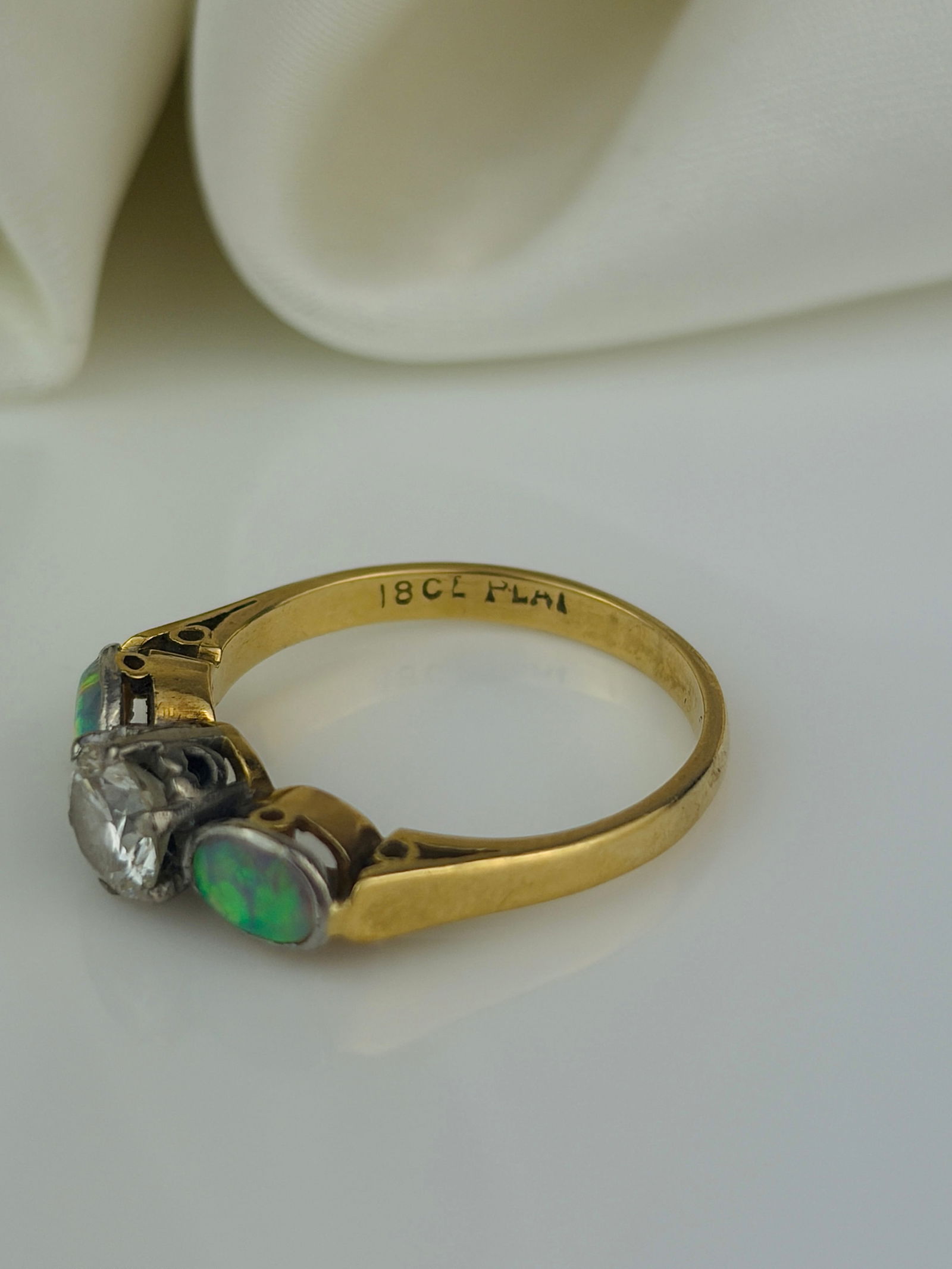 Unusual black opal and 70pts diamond 3 stone ring in 18ct yellow gold and platinum - 4