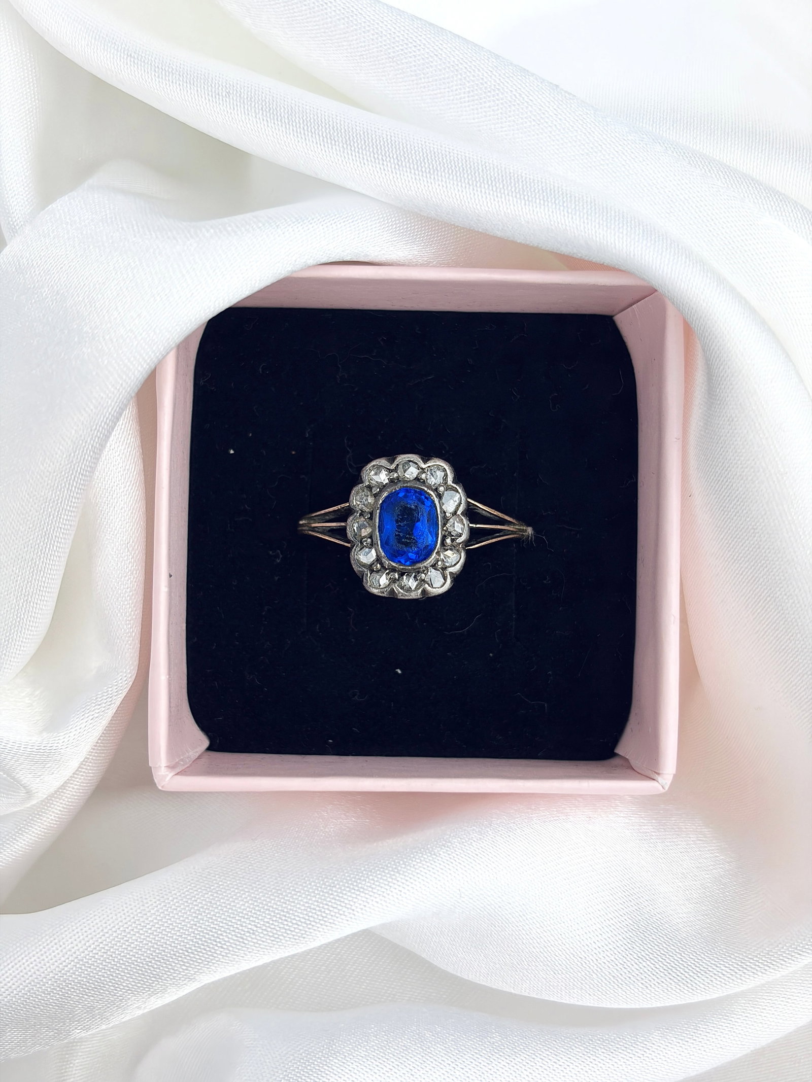 ANTIQUE GOLD AND SILVER ROSE CUT DIAMOND AND BLUE PASTE HALO RING - 9