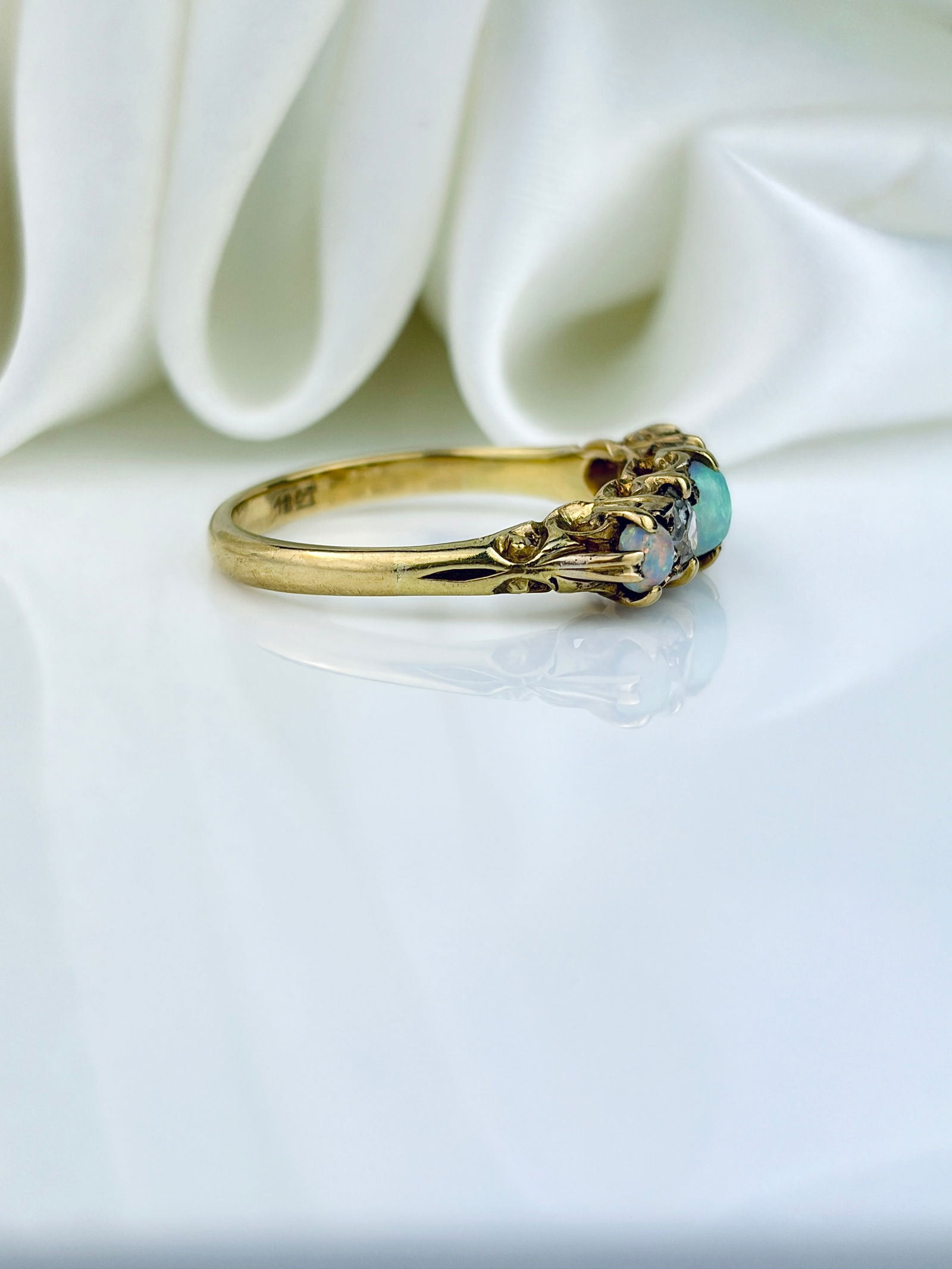 ANTIQUE 18CT YELLOW GOLD OPAL AND DIAMOND 5 STONE RING - 2