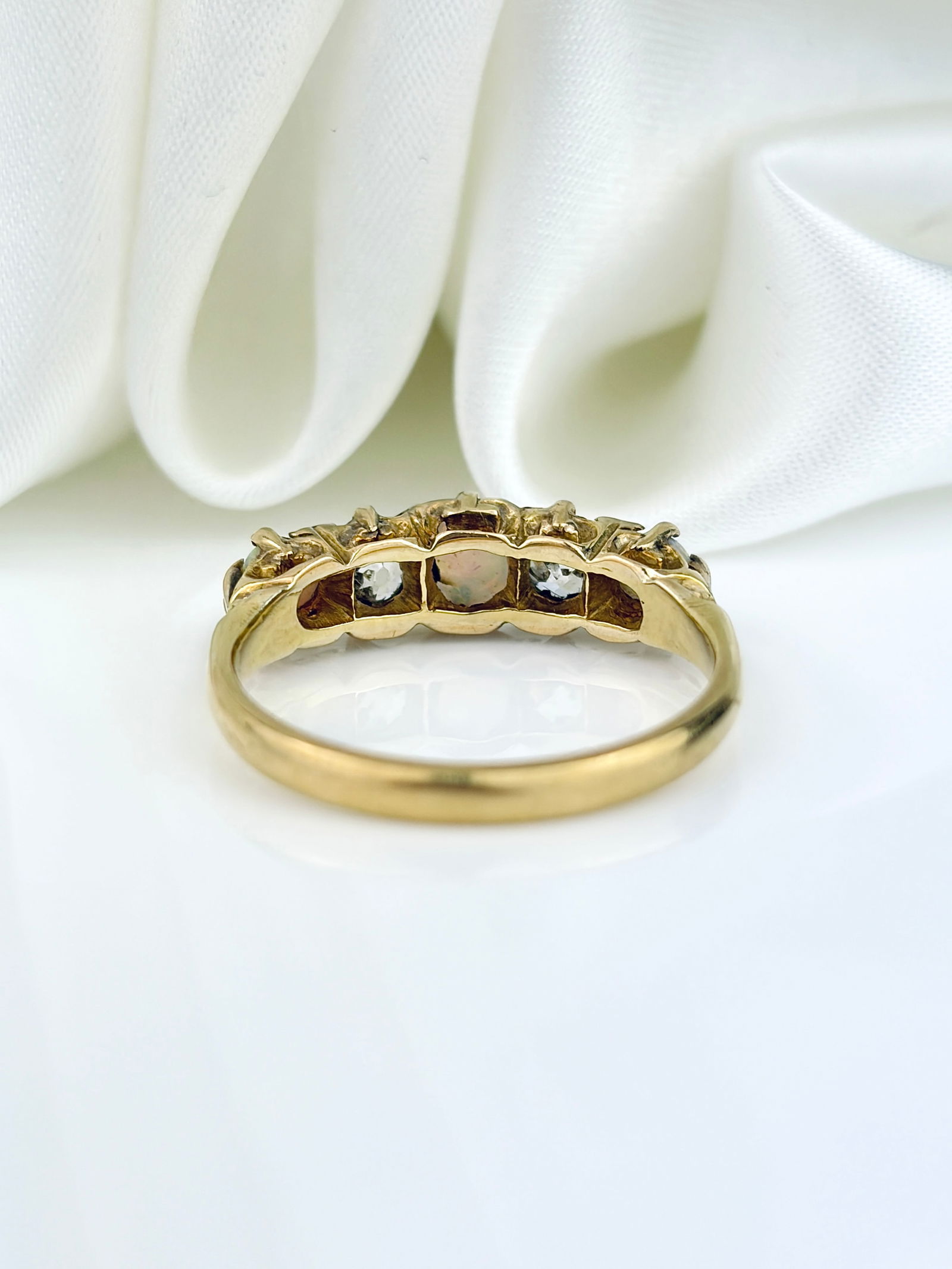 ANTIQUE 18CT YELLOW GOLD OPAL AND DIAMOND 5 STONE RING - 3
