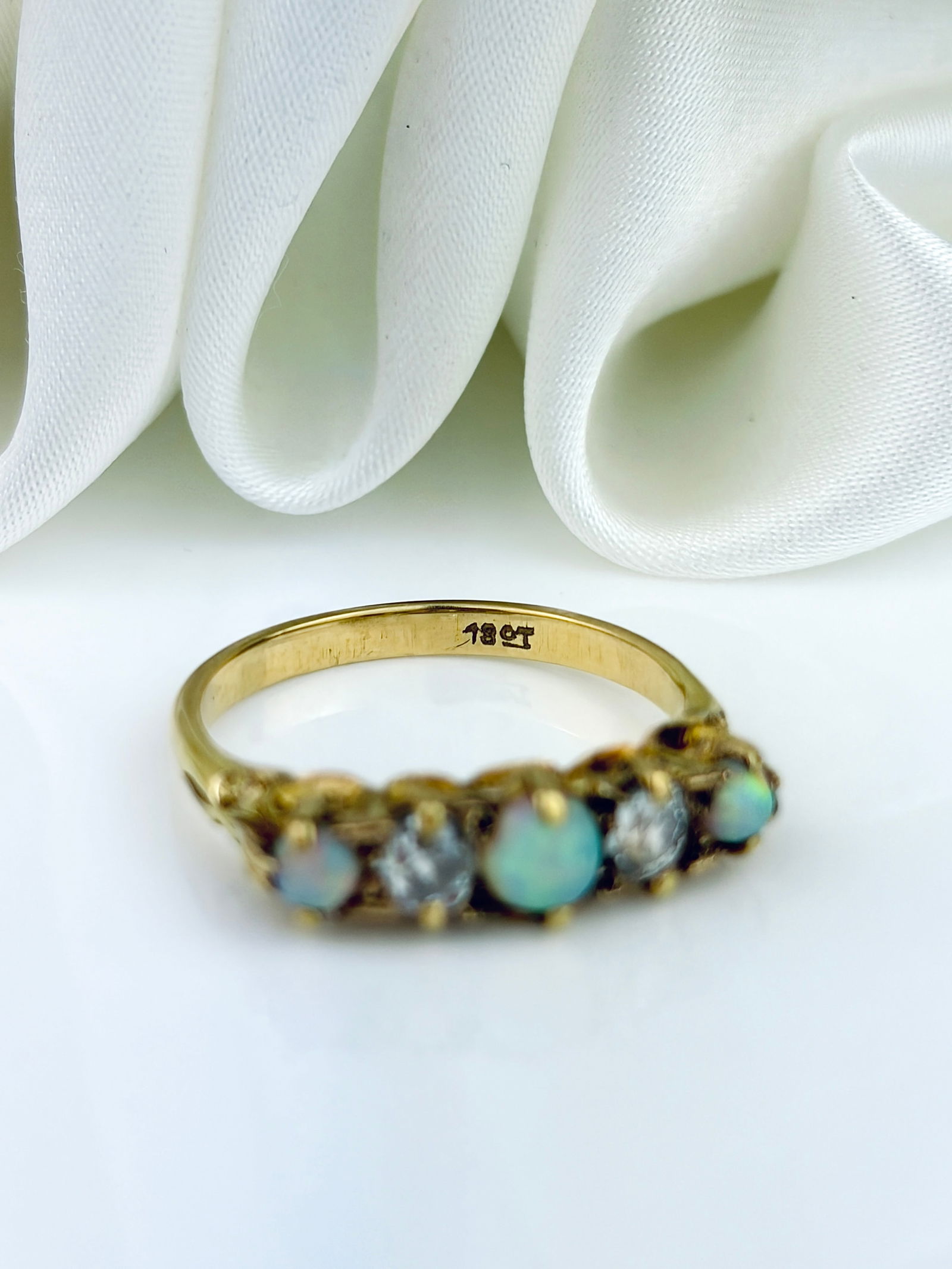 ANTIQUE 18CT YELLOW GOLD OPAL AND DIAMOND 5 STONE RING - 4