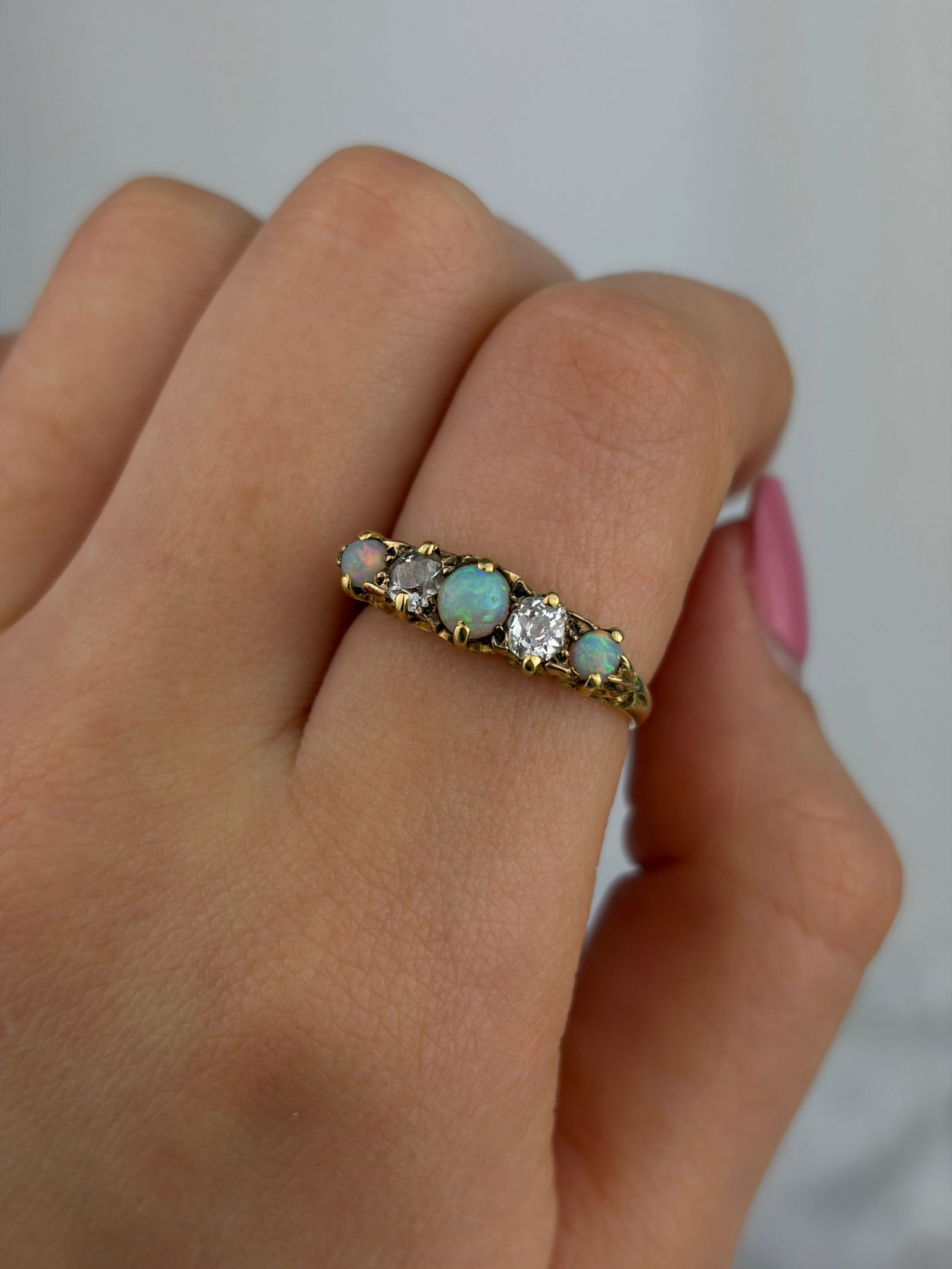 ANTIQUE 18CT YELLOW GOLD OPAL AND DIAMOND 5 STONE RING - 8