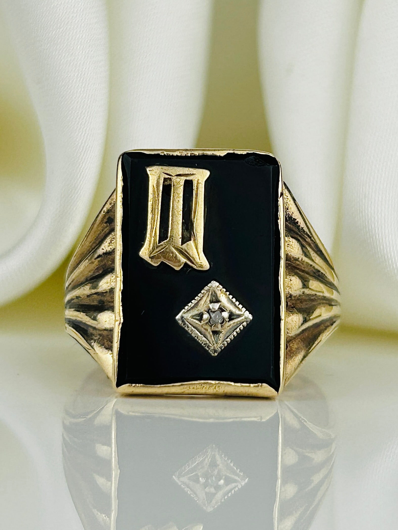 Antique Onyx and Diamond 'M' or 'W' Initial Signet Ring in 9ct Gold: Antique Onyx and Diamond 'M' or 'W' Initial Signet Ring in 9ct Gold Weight: 5.23g Size: UK V, Face of ring 18x12mm, Height off finger 2.5mm Materials: 9ct gold Hallmarks: 9.375 Condition: The