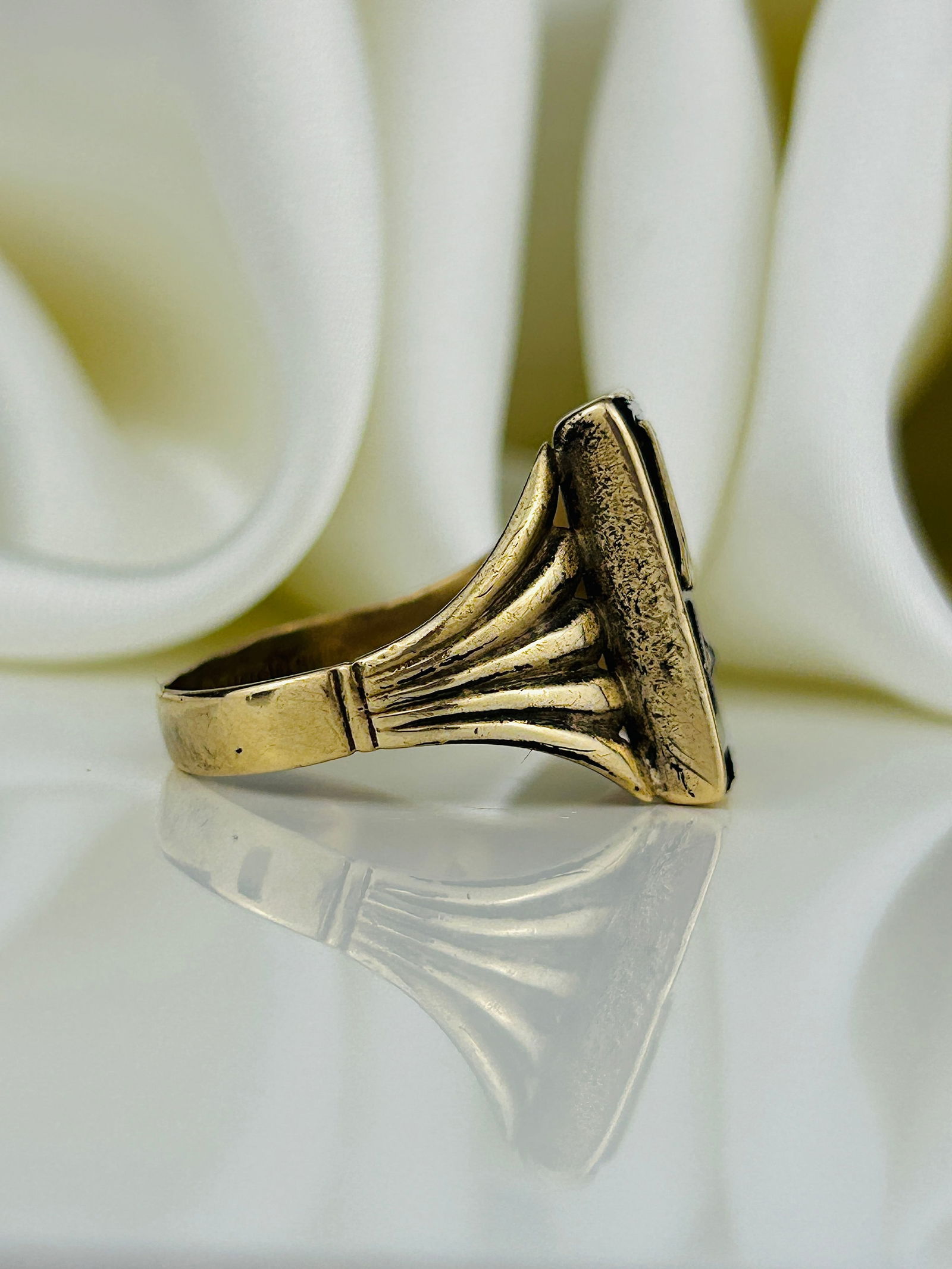 Antique Onyx and Diamond 'M' or 'W' Initial Signet Ring in 9ct Gold - 2
