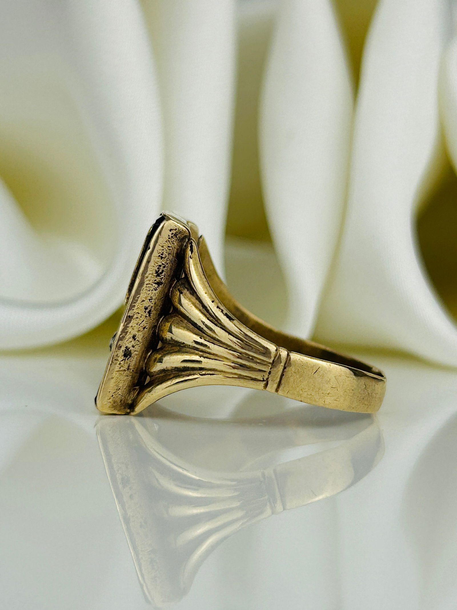 Antique Onyx and Diamond 'M' or 'W' Initial Signet Ring in 9ct Gold - 4