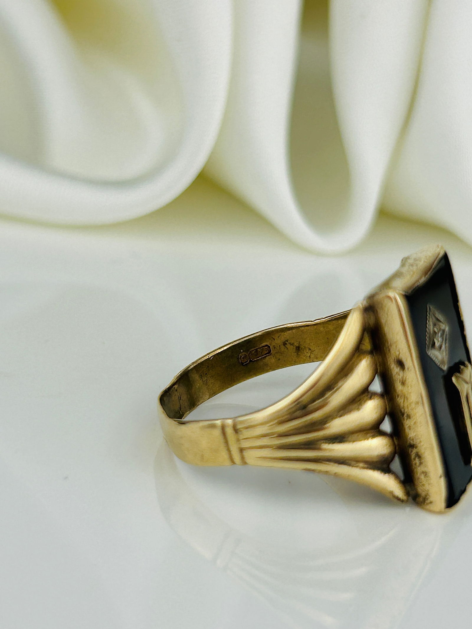 Antique Onyx and Diamond 'M' or 'W' Initial Signet Ring in 9ct Gold - 5