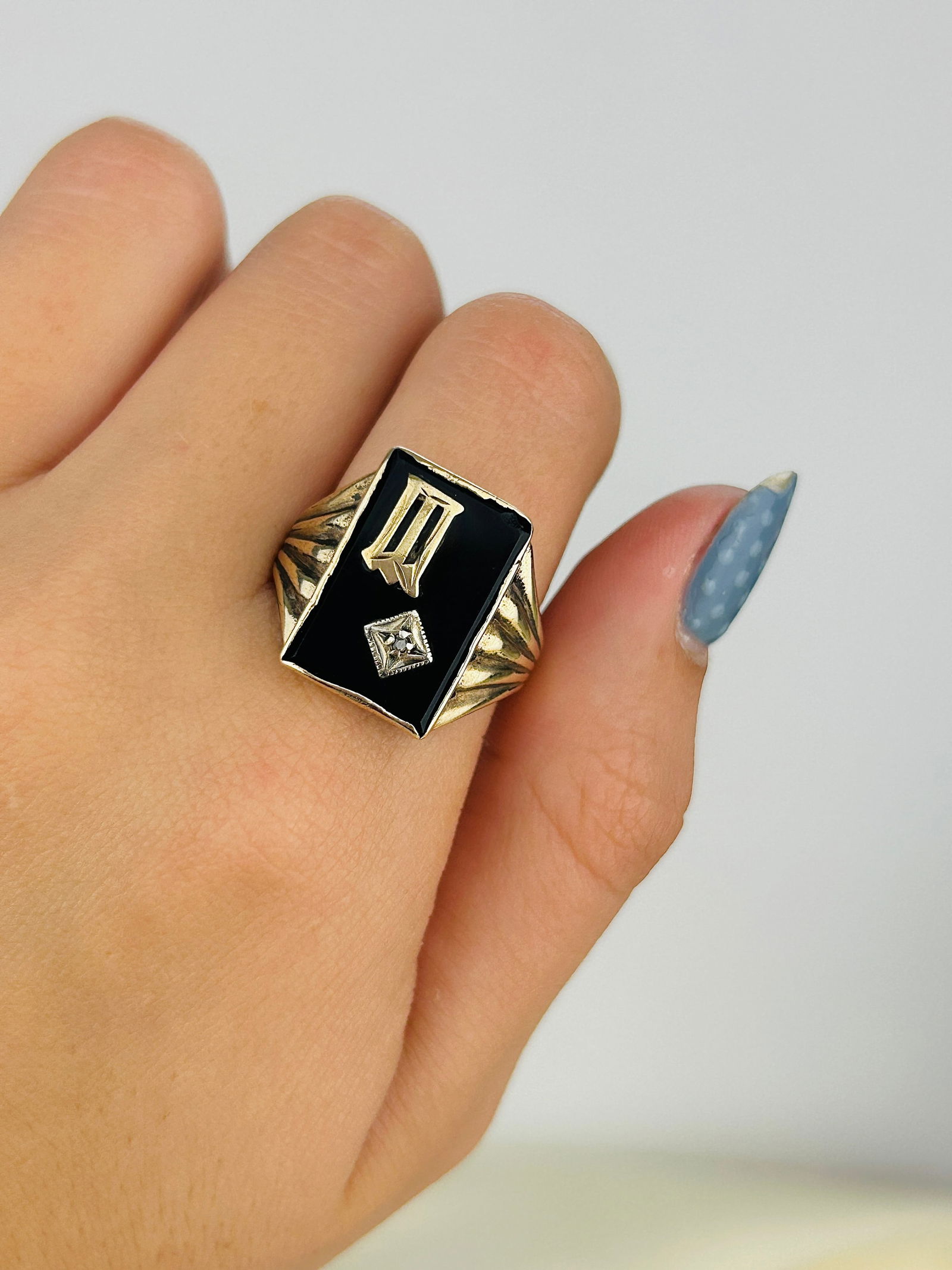 Antique Onyx and Diamond 'M' or 'W' Initial Signet Ring in 9ct Gold - 8