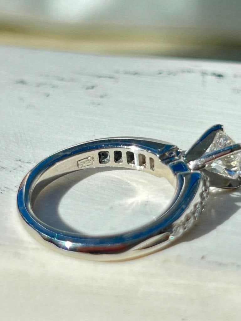 *Vintage Diamond and Platinum Solitaire Ring - 9