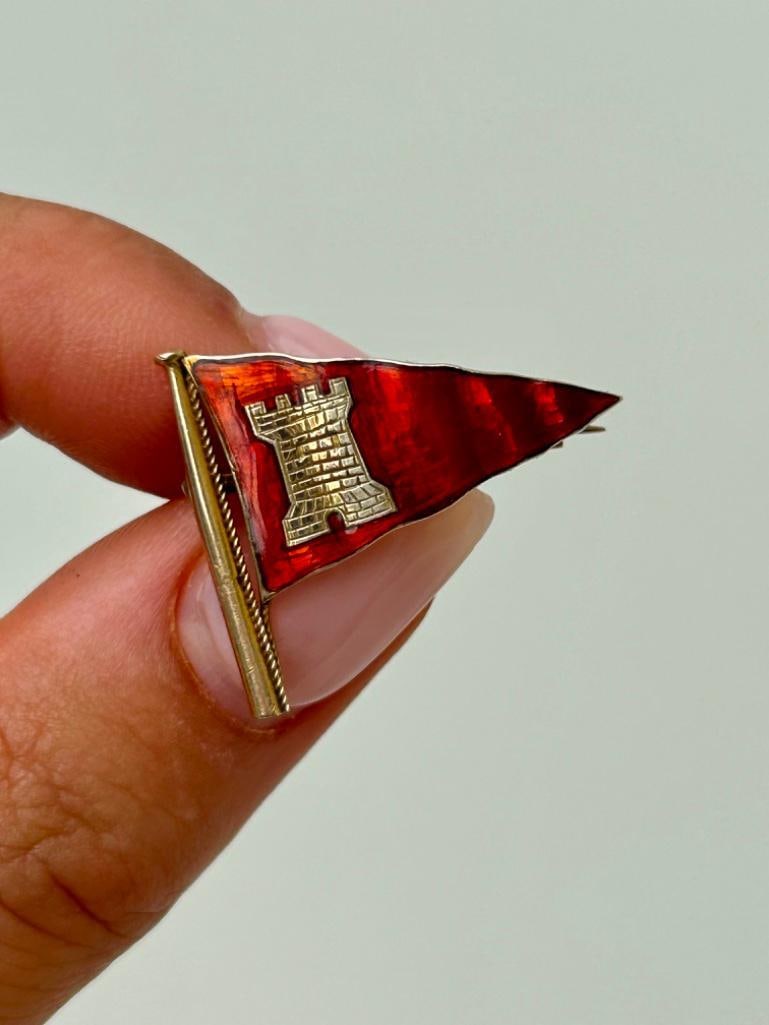 Collectors- 9ct Gold Enamel Flag Brooch - Benzie Cowes: 9ct Gold Enamel Flag Brooch - Benzie Cowes wonderful and charming flag measurements length 24mm width 21mm weight 3.33g stamped 9.375 materials 9ct gold and