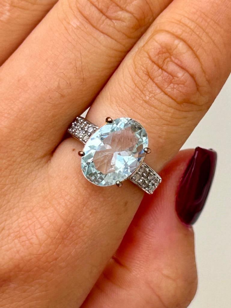 Sweet 9ct Gold Aquamarine and Diamond Ring - 2