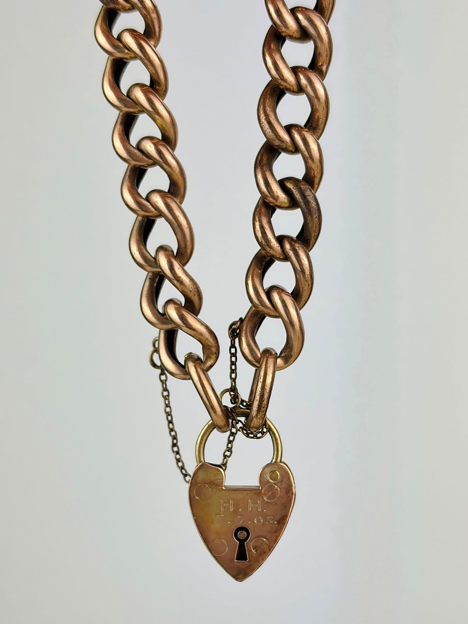 Heavy 9ct gold chunky curb bracelet with heart padlock: Heavy 9ct gold chunky curb bracelet with heart padlock with safety chain!