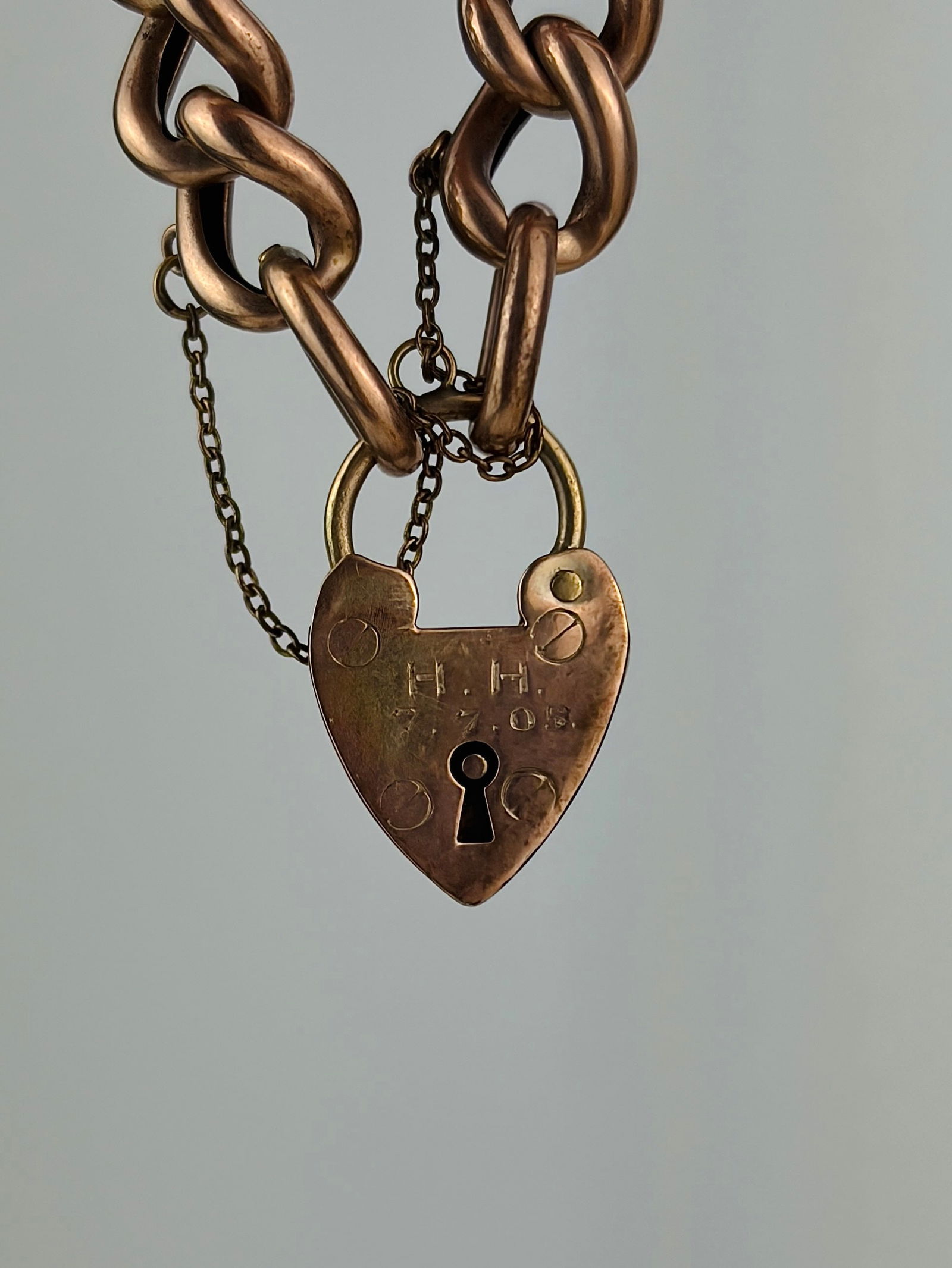 Heavy 9ct gold chunky curb bracelet with heart padlock - 2