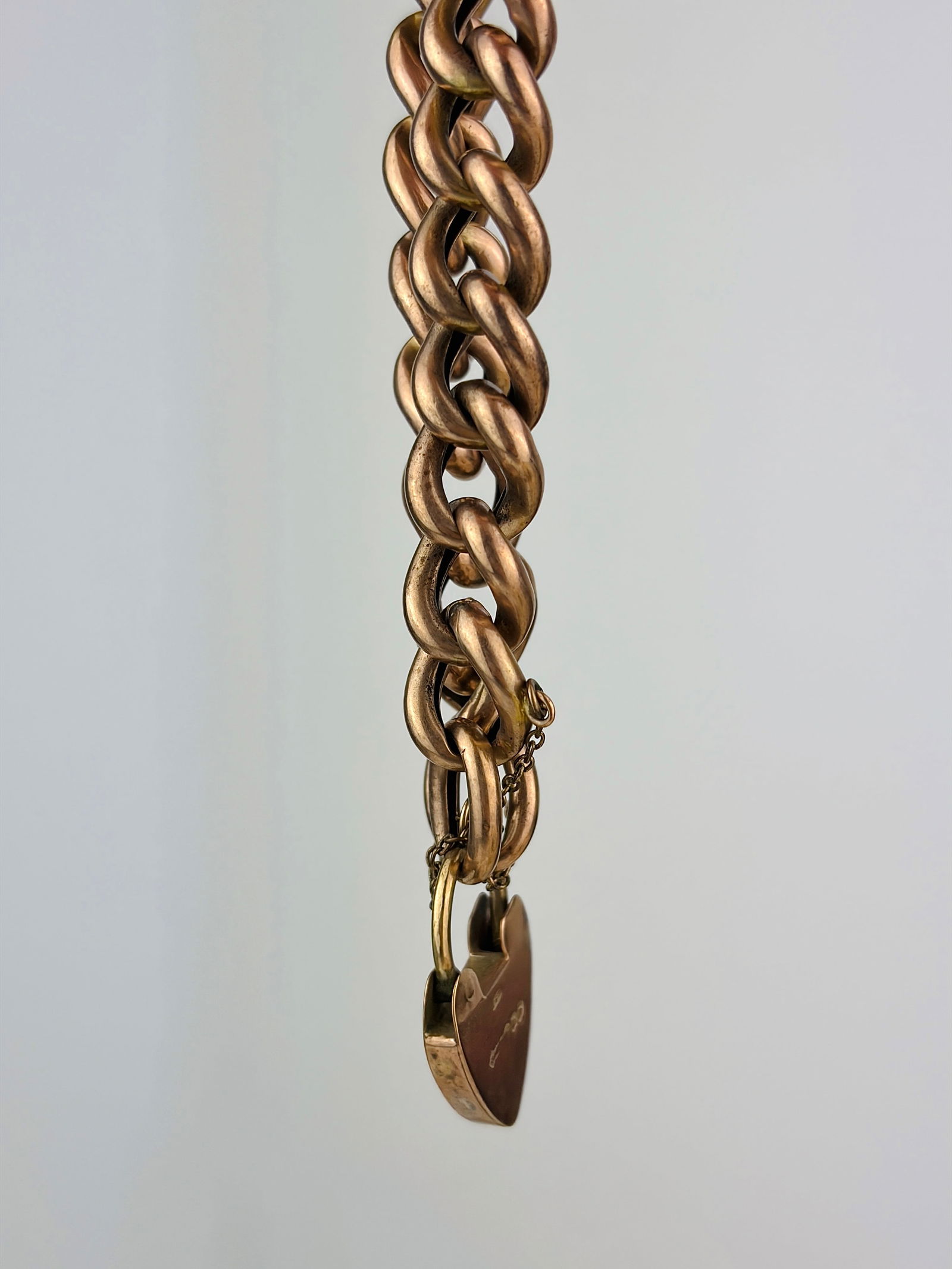 Heavy 9ct gold chunky curb bracelet with heart padlock - 3