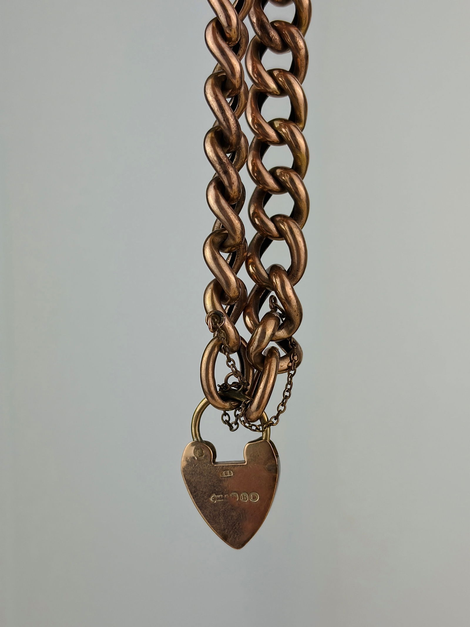 Heavy 9ct gold chunky curb bracelet with heart padlock - 4