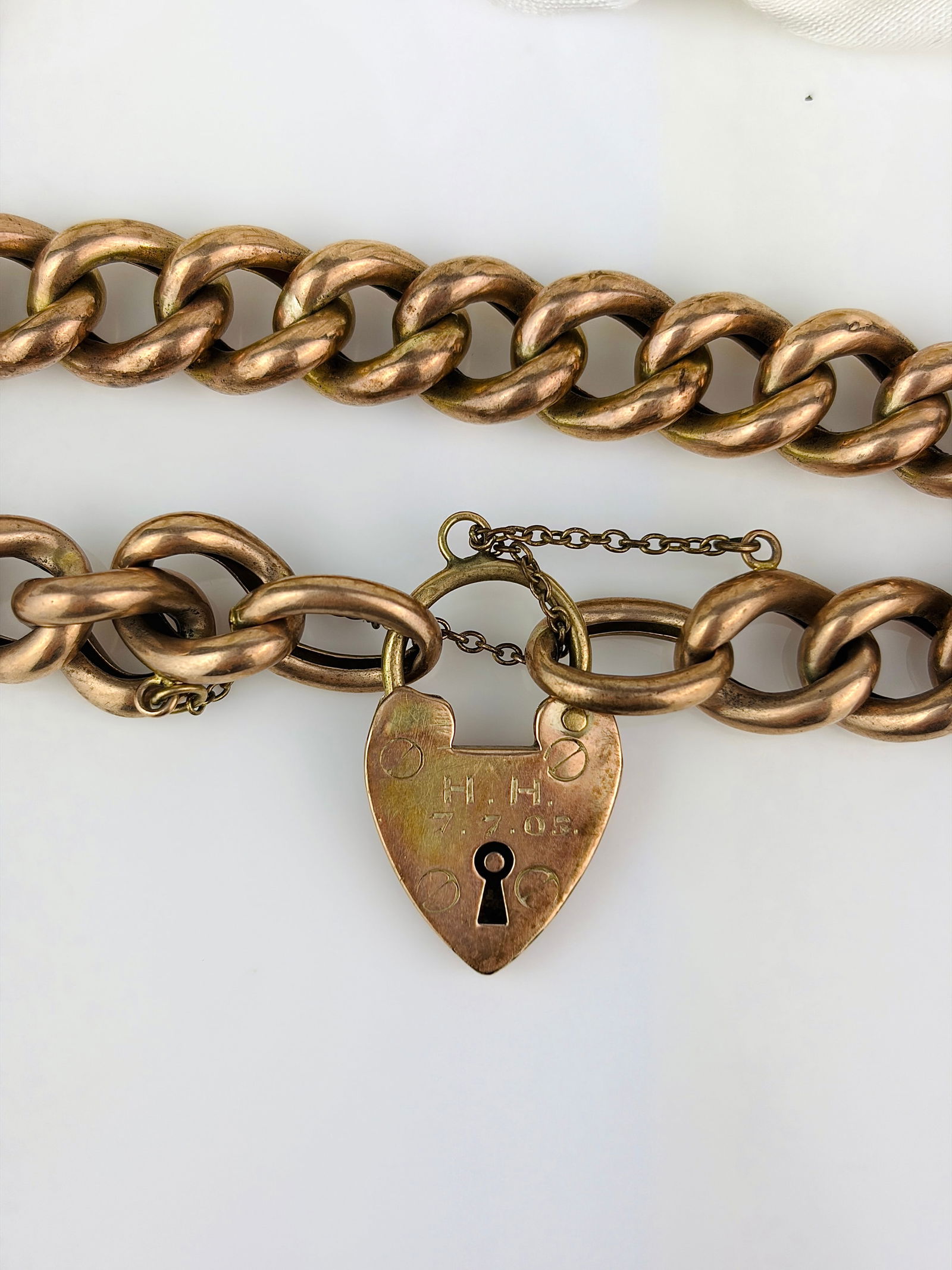 Heavy 9ct gold chunky curb bracelet with heart padlock - 5