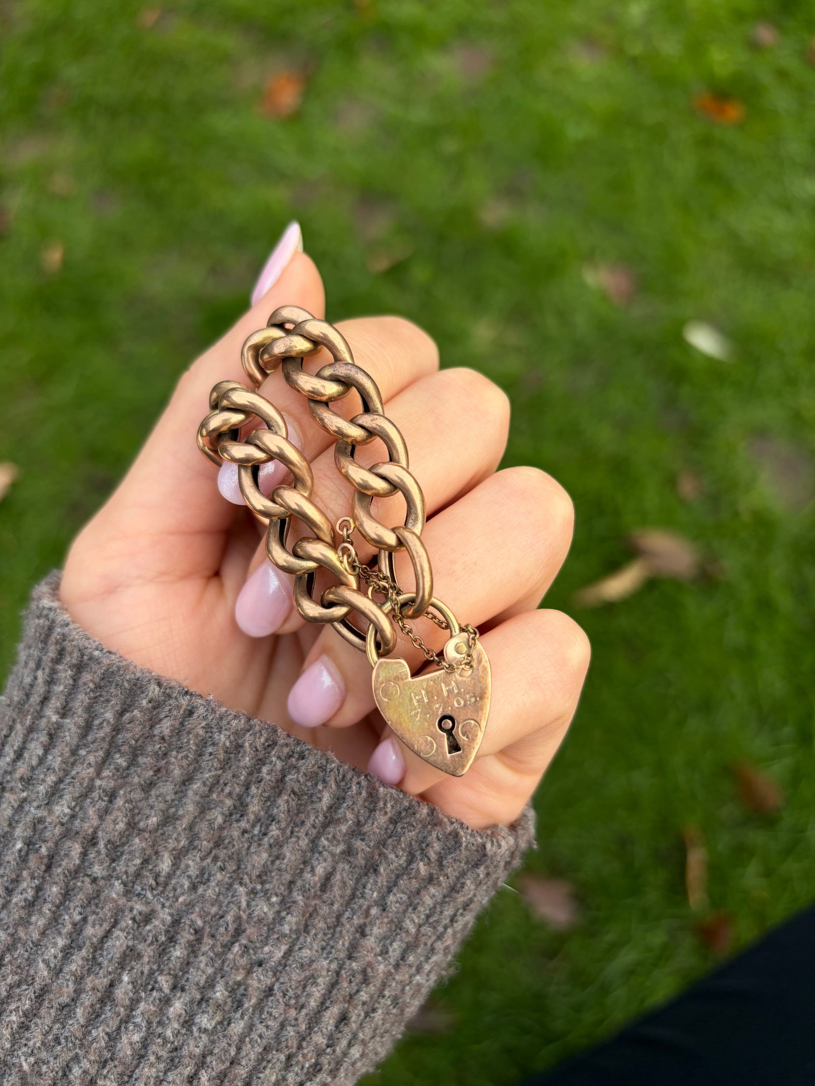 Heavy 9ct gold chunky curb bracelet with heart padlock - 9