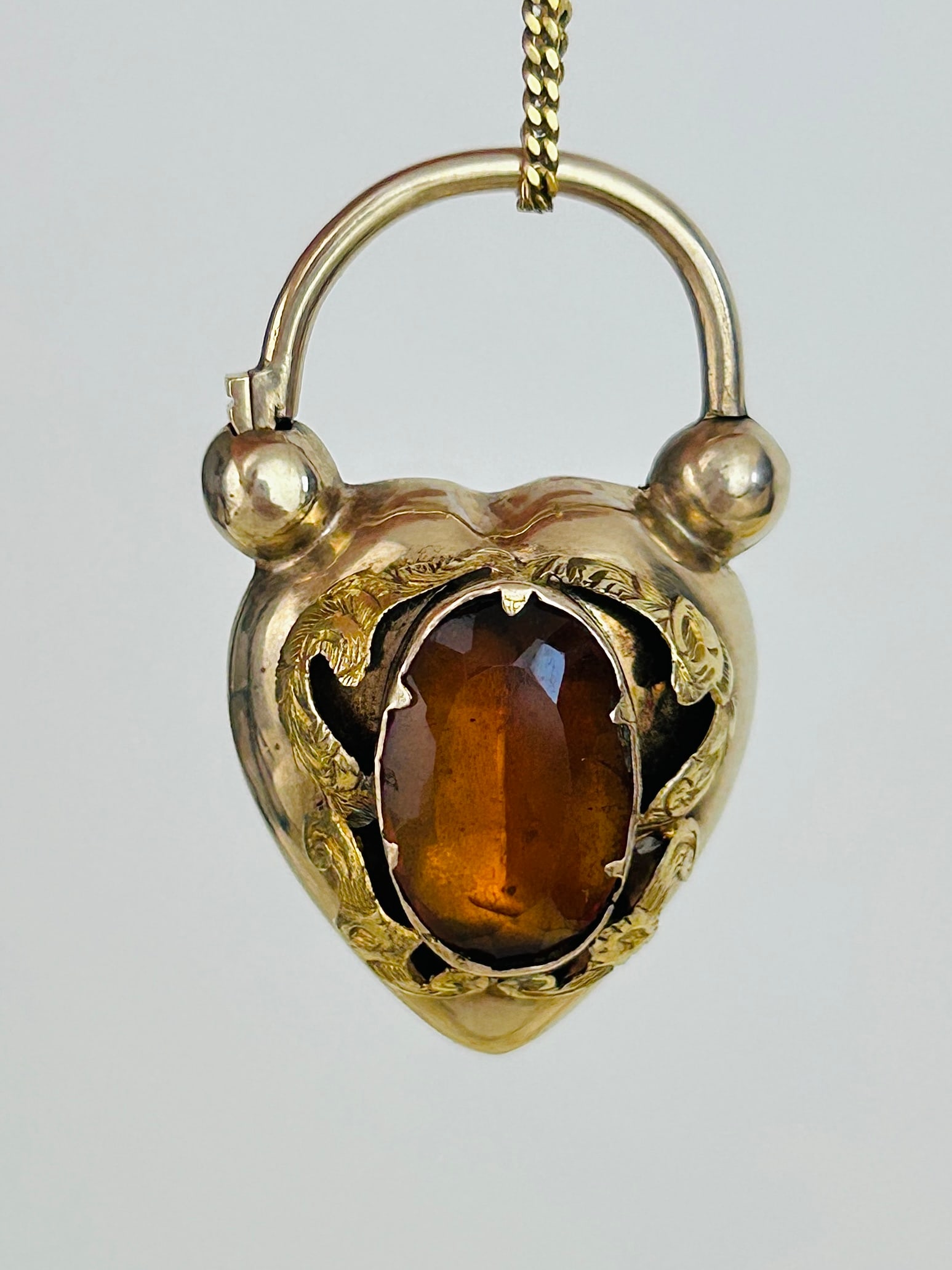 Antique 9ct Gold Citrine Locket Back Puffy Heart Padlock: Antique 9ct Gold Citrine Locket Back Heart Padlock Weight: 6.62g Size: length 32mm, width 21mm, depth 13mm Materials: 9ct Gold Hallmarks: None present, tests as 9ct Condition: The