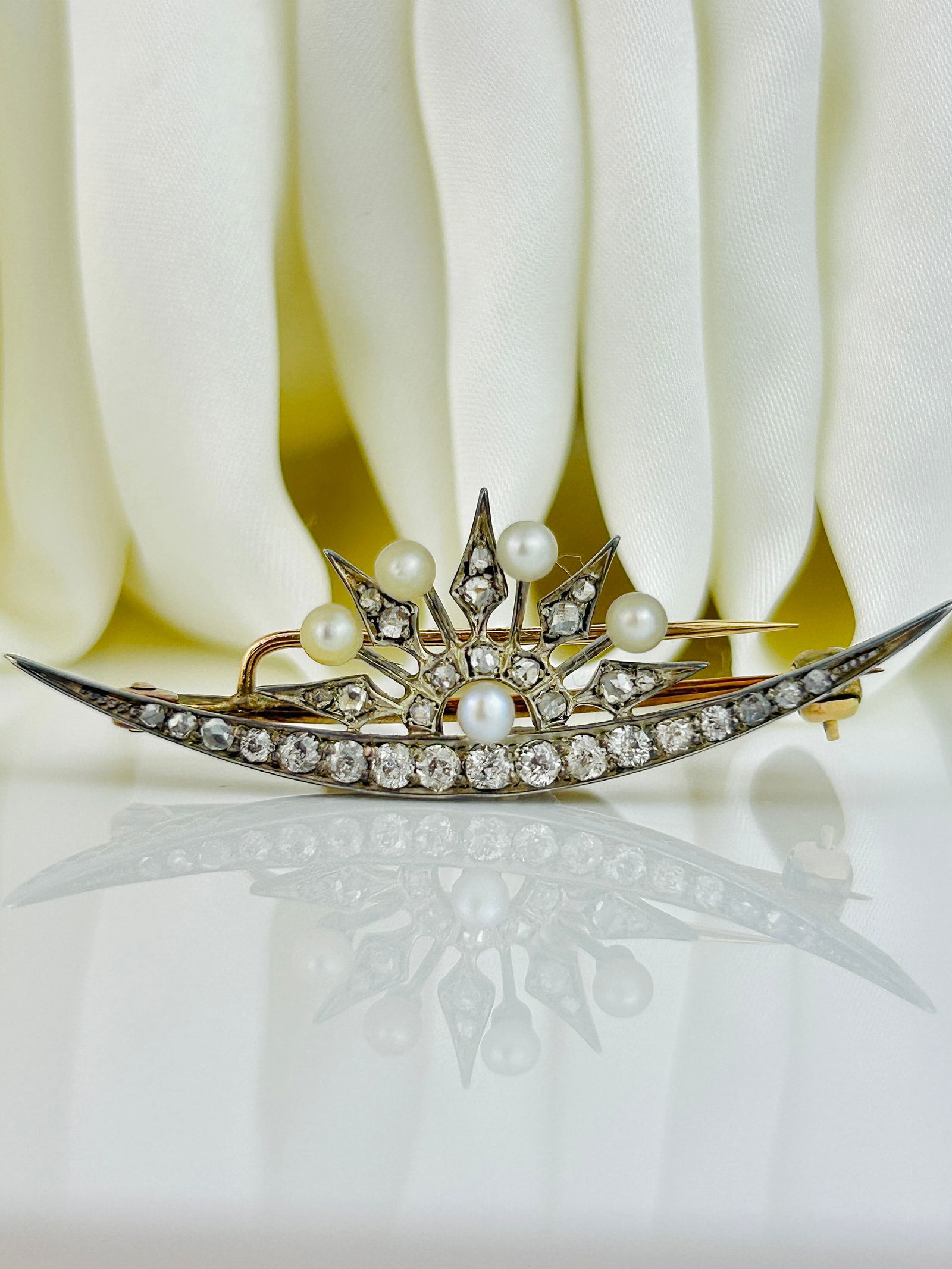 Antique Victorian Old Cut Diamond and Pearl Crescent Moon and Star Brooch: Antique Victorian Old Cut Diamond and Pearl Crescent Moon and Star Brooch Weight: 5.09g Size: 15x48mm Materials: Gold Hallmarks: None present Condition: The overall condition is very