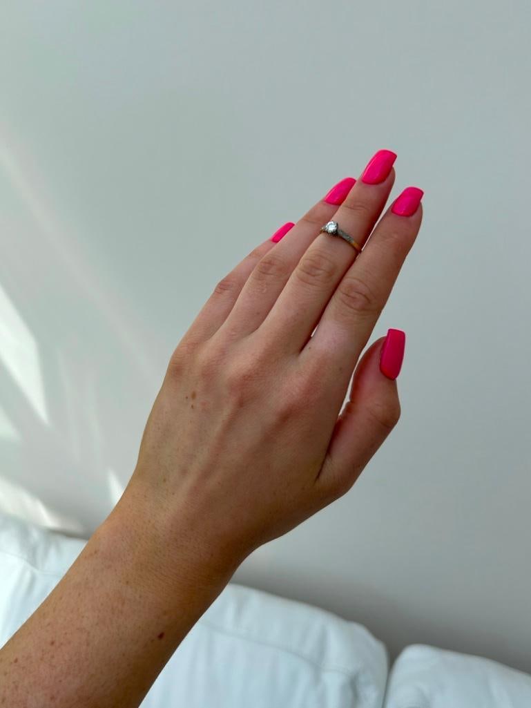 Sweet Antique 18ct Yellow Gold and Platinum Diamond Solitaire Ring - 4