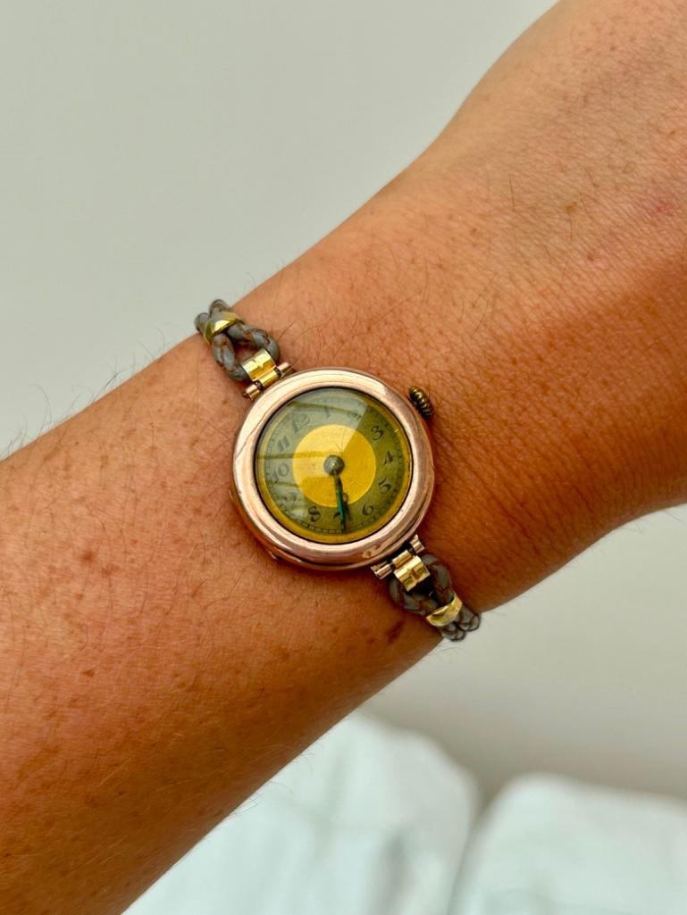 9ct Gold Vintage Ladies Watch: 9ct Gold Vintage Ladies Watch a charming working watch! measurements length 18.5cm width 26mm weight 16.40g materials 9ct Gold 