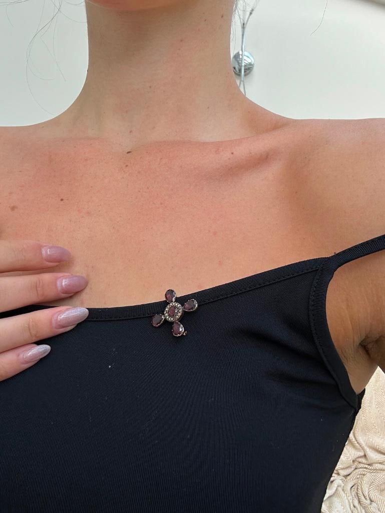 Antique Flat Cut Garnet and Pearl Gold Brooch - 3