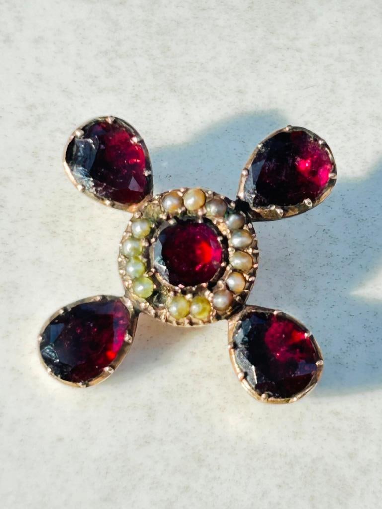 Antique Flat Cut Garnet and Pearl Gold Brooch - 5