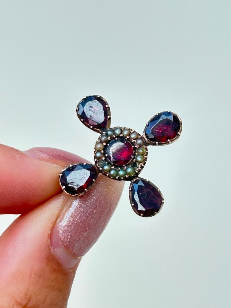 Antique Flat Cut Garnet and Pearl Gold Brooch - 6