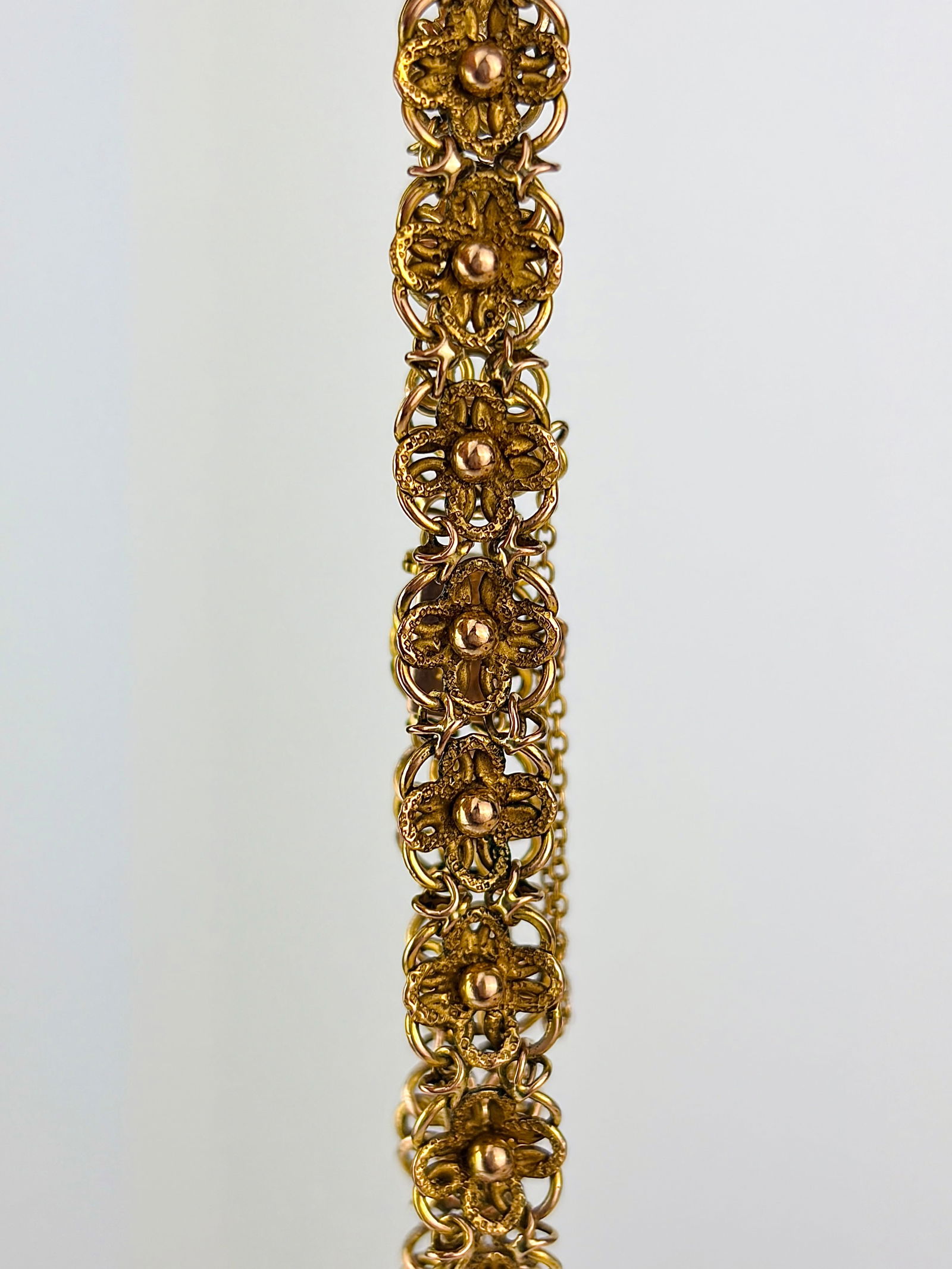 heavy 9ct gold flowers design bracelet: heavy 9ct gold flowers design bracelet with a safety chain