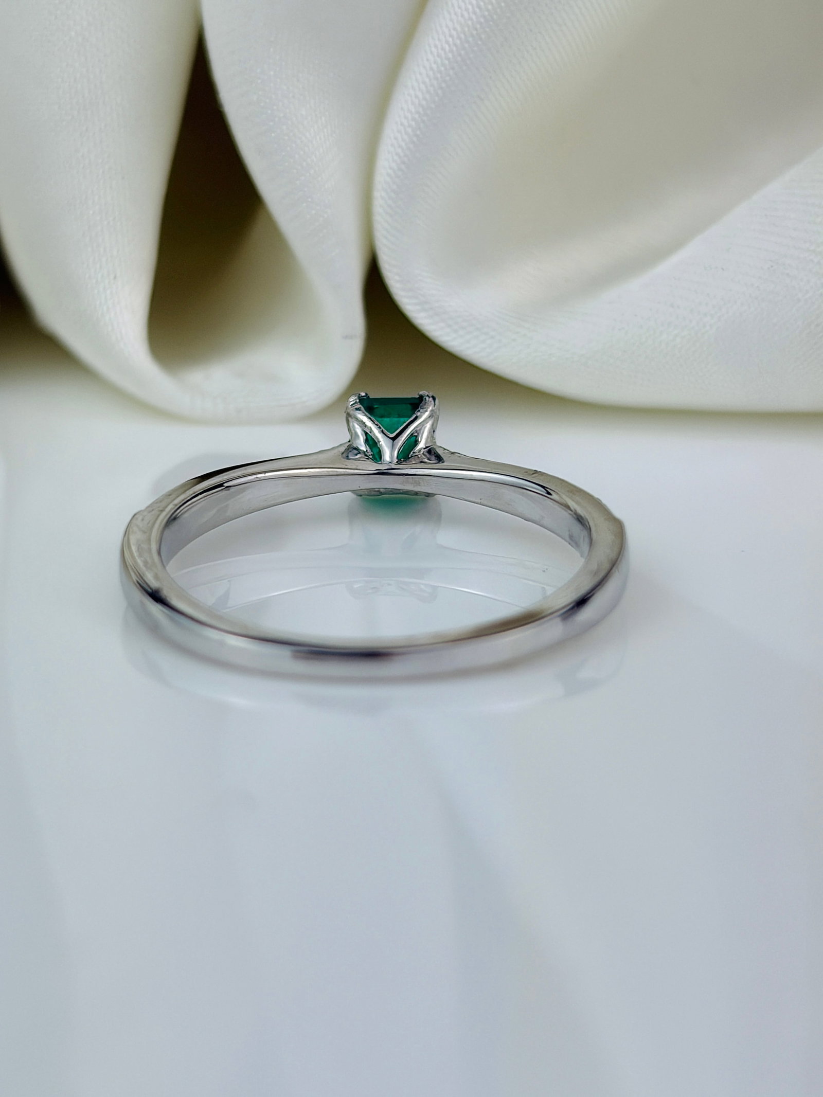 vintage emerald and diamond platinum solitaire ring - 3