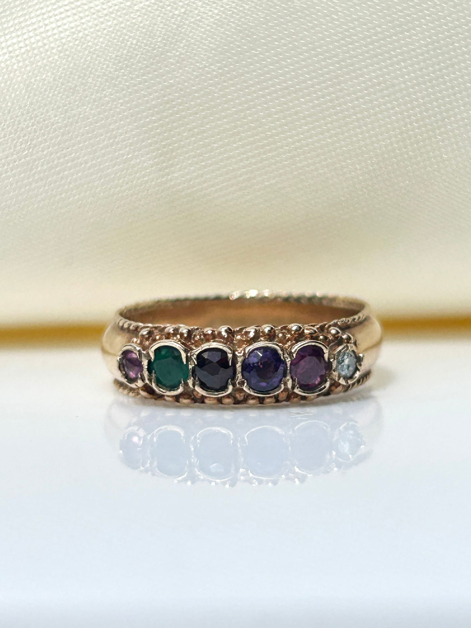 Vintage chunky 9ct gold "REGARD" acrostic band style ring: Vintage chunky 9ct gold "REGARD" acrostic band style ring wonderful ring hallmarked for 9ct , makers mark HBJ Ring size uk L / usa 6 weight 3.18 g office use only