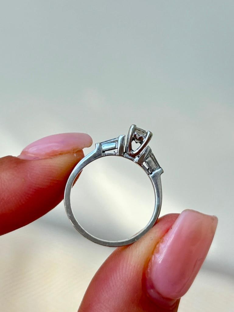 *Vintage Diamond and 18 Carat White Gold Solitaire Ring - 10