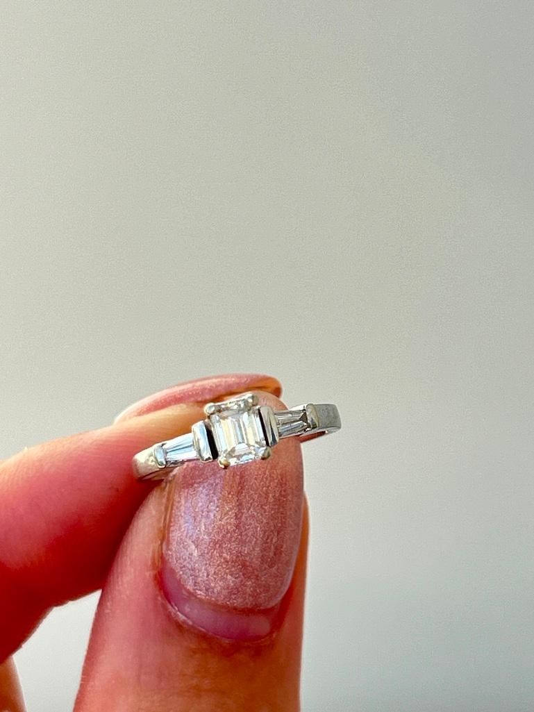 *Vintage Diamond and 18 Carat White Gold Solitaire Ring - 12