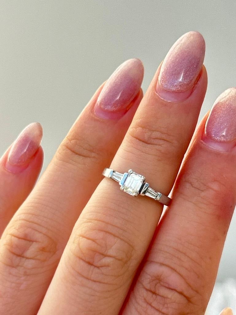 *Vintage Diamond and 18 Carat White Gold Solitaire Ring - 2