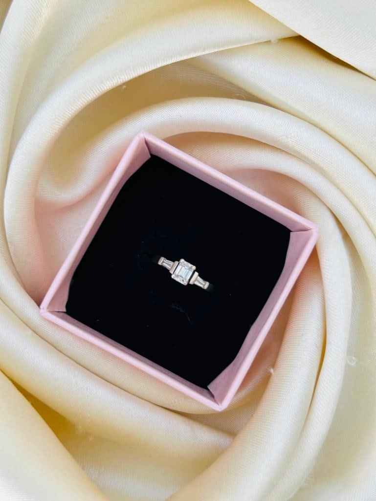 *Vintage Diamond and 18 Carat White Gold Solitaire Ring - 6