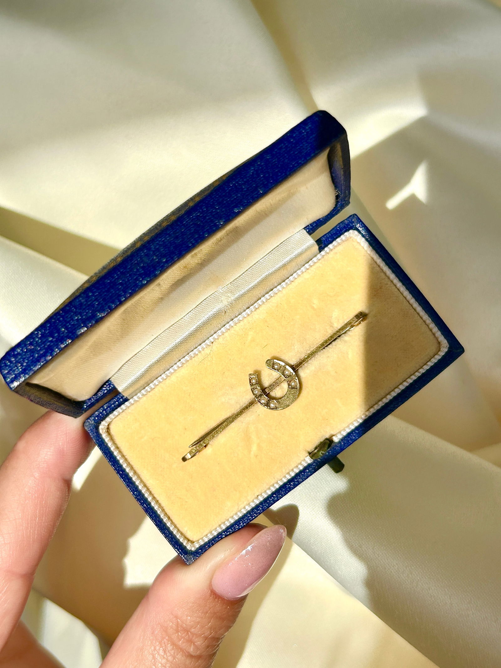 antique 9ct gold and pearl lucky horseshoe bar brooch in fitted box - 7