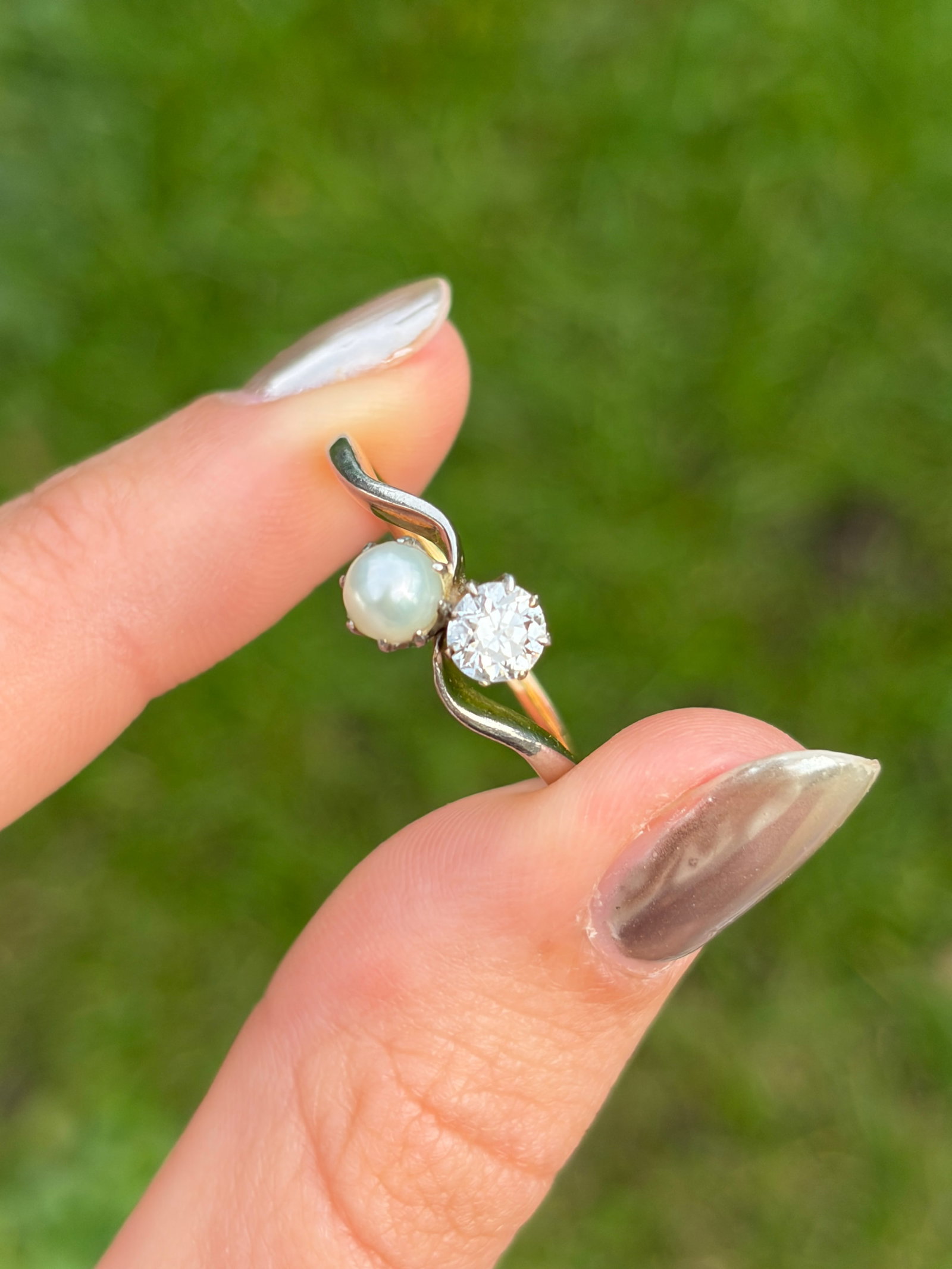 Antique 18ct Yellow Gold .40pt Diamond and Pearl Moi et Toi 2 Stone Twist Ring - 10