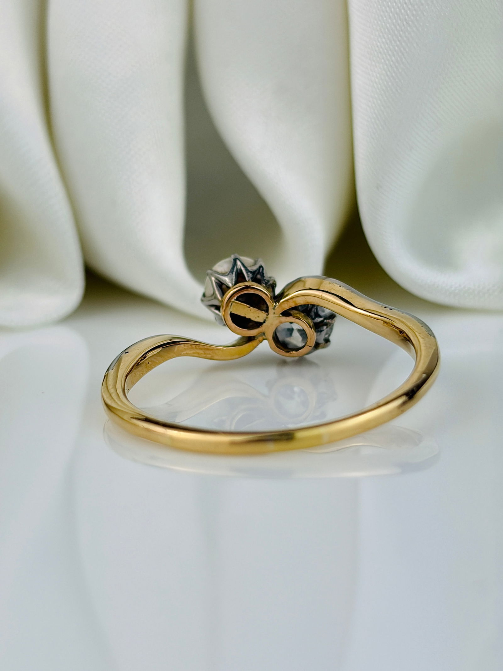 Antique 18ct Yellow Gold .40pt Diamond and Pearl Moi et Toi 2 Stone Twist Ring - 3