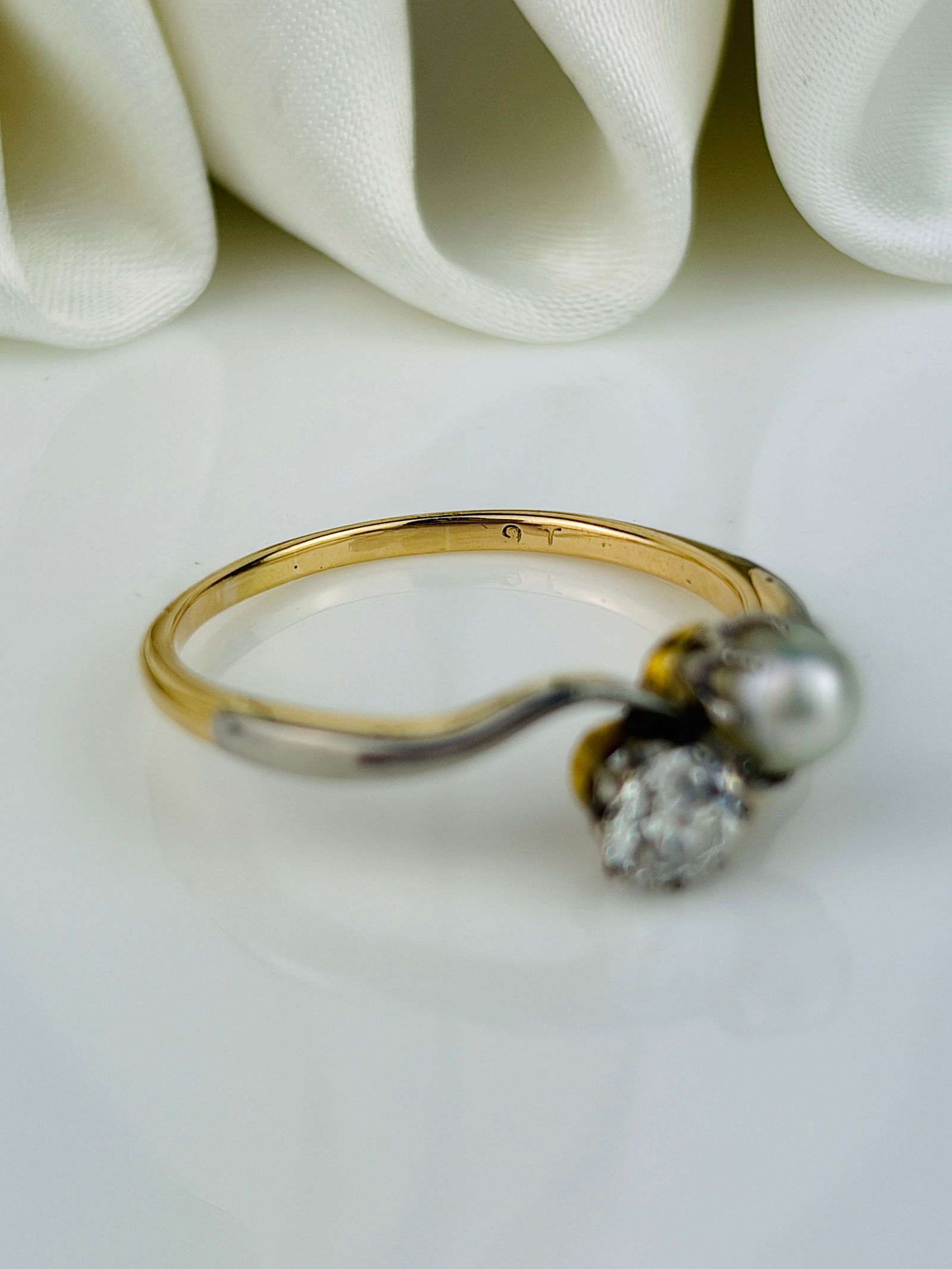 Antique 18ct Yellow Gold .40pt Diamond and Pearl Moi et Toi 2 Stone Twist Ring - 4