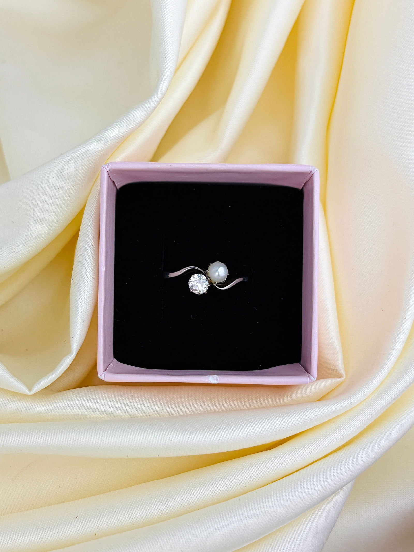 Antique 18ct Yellow Gold .40pt Diamond and Pearl Moi et Toi 2 Stone Twist Ring - 7