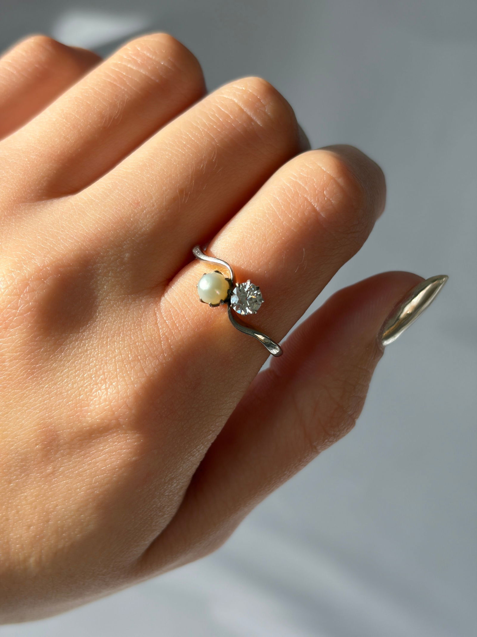 Antique 18ct Yellow Gold .40pt Diamond and Pearl Moi et Toi 2 Stone Twist Ring - 9