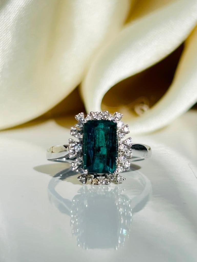 *14ct White Gold Green Tourmaline and Diamond Ring: 14ct White Gold Green Tourmaline and Diamond Ring tourmaline approx 2.50ct truly amazing!! measurements size UK O US 71/2 head of ring 12mm x 10mm WEIGHT: 2.89g 