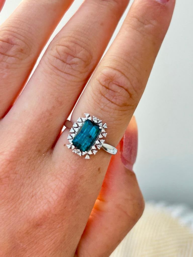 *14ct White Gold Green Tourmaline and Diamond Ring - 2