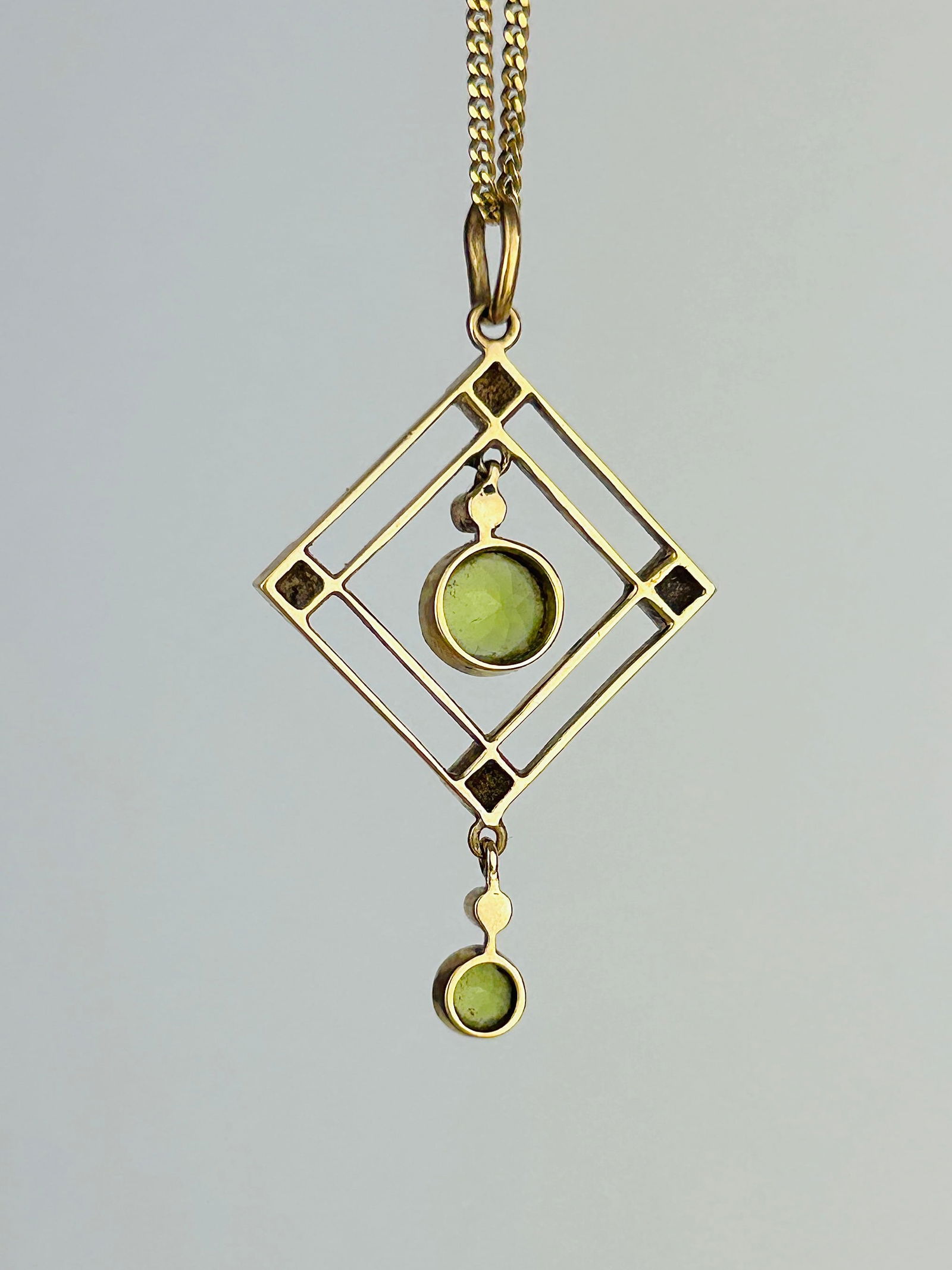 Vintage 9ct Gold Peridot and Pearl Pendant - 2