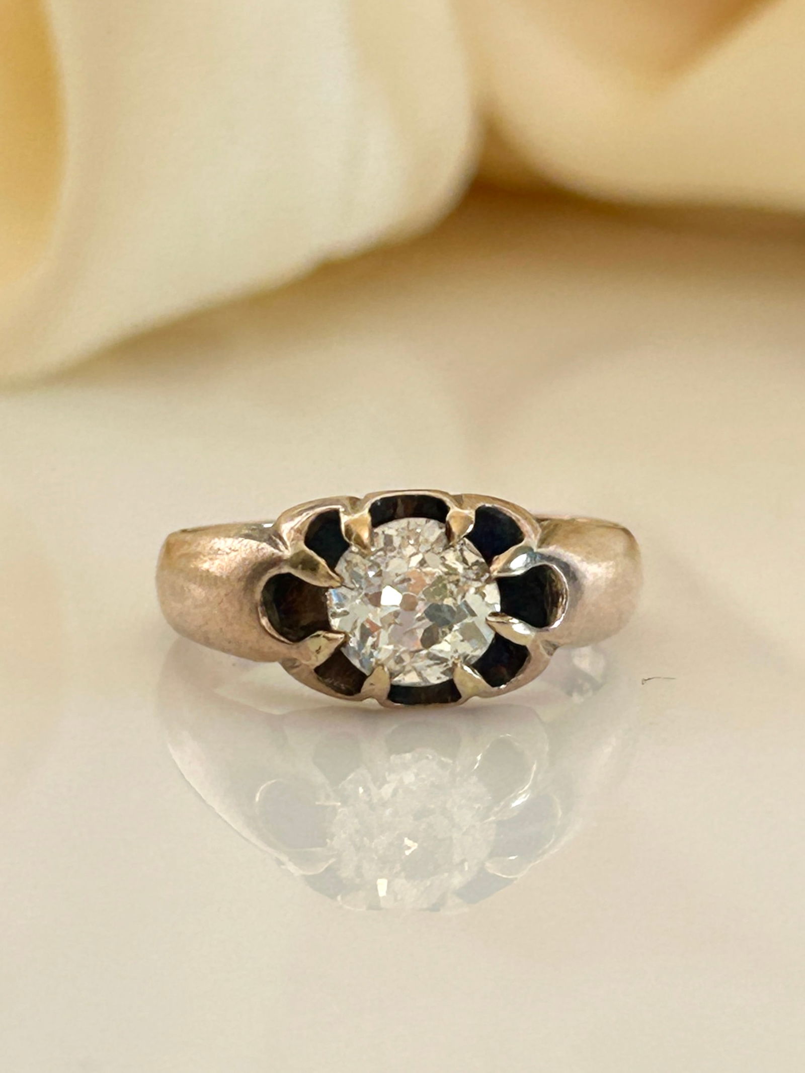 Chunky antique 75pts diamond belcher ring in 18ct gold: Chunky antique 75pts diamond belcher ring in 18ct gold stamped 18ct diamond approx 75 points claw / belcher setting weight 2.38 g Ring size UK G / USA 