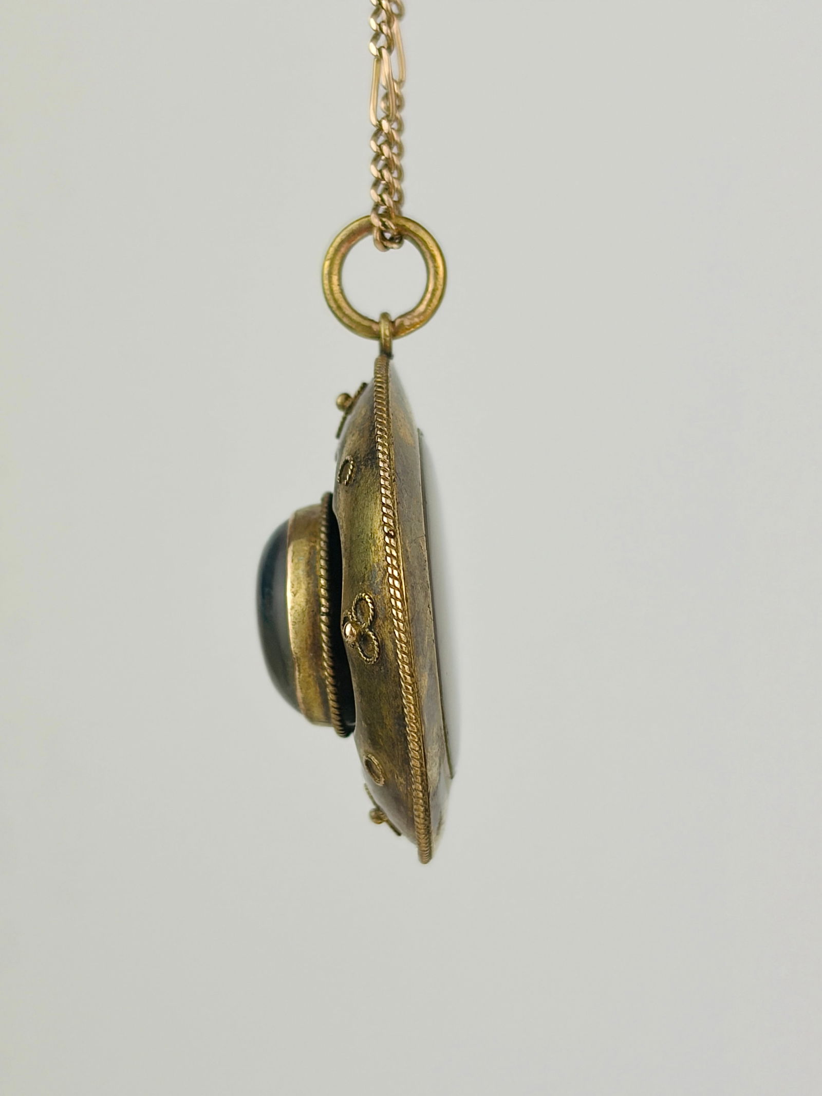 antique gold and moonstone round pretty pendant - victorian era - 2