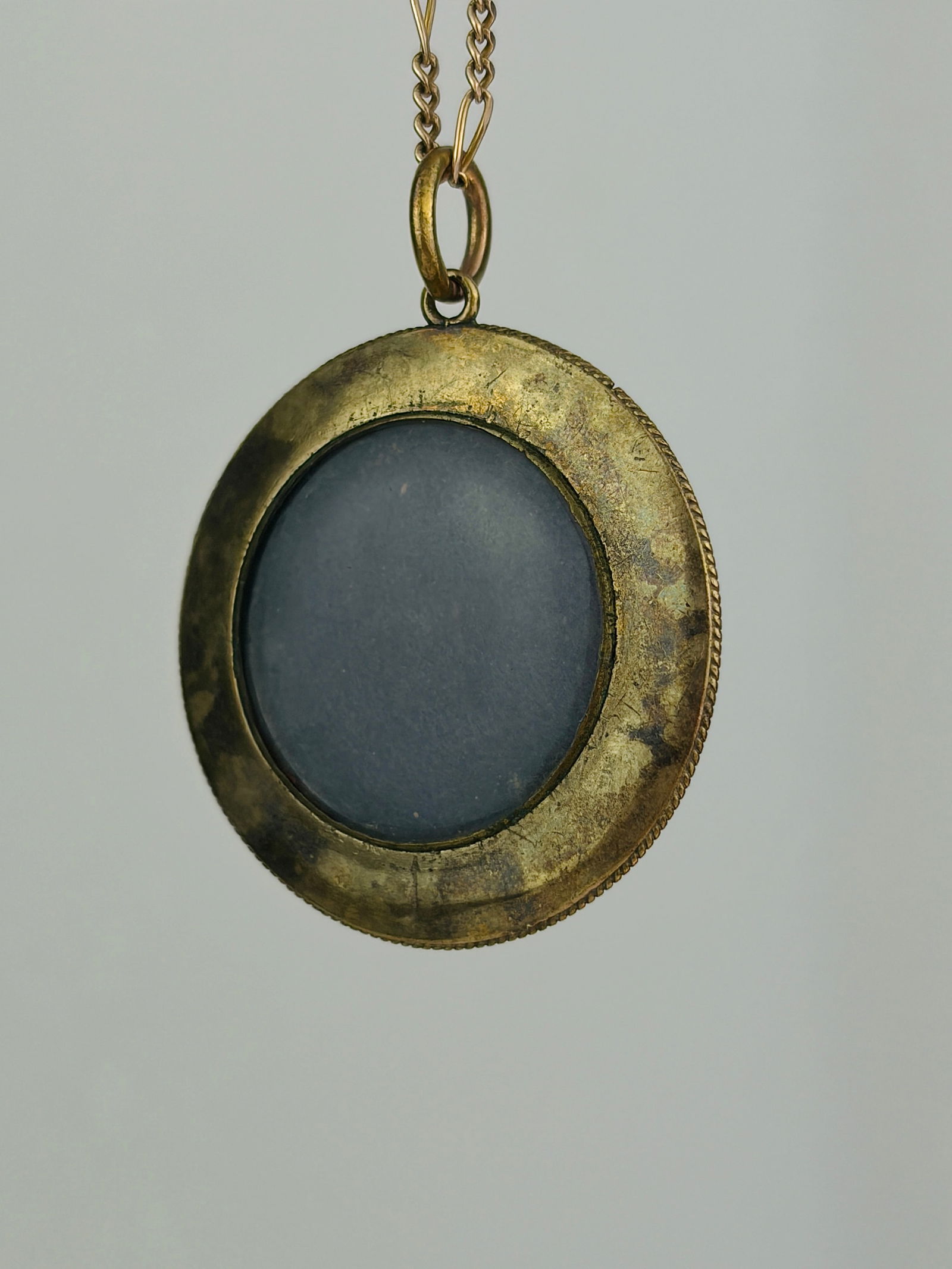 antique gold and moonstone round pretty pendant - victorian era - 3