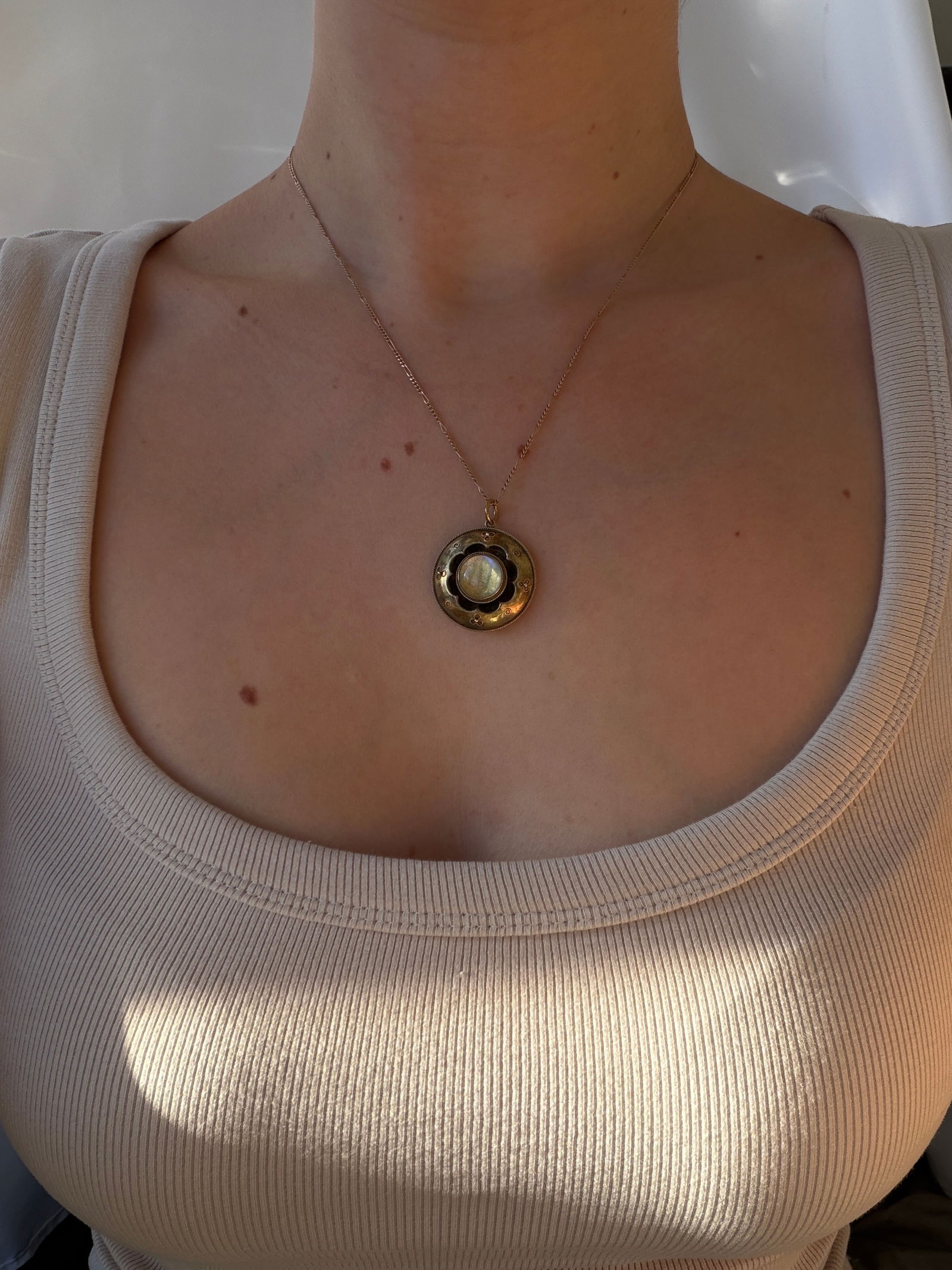 antique gold and moonstone round pretty pendant - victorian era - 6