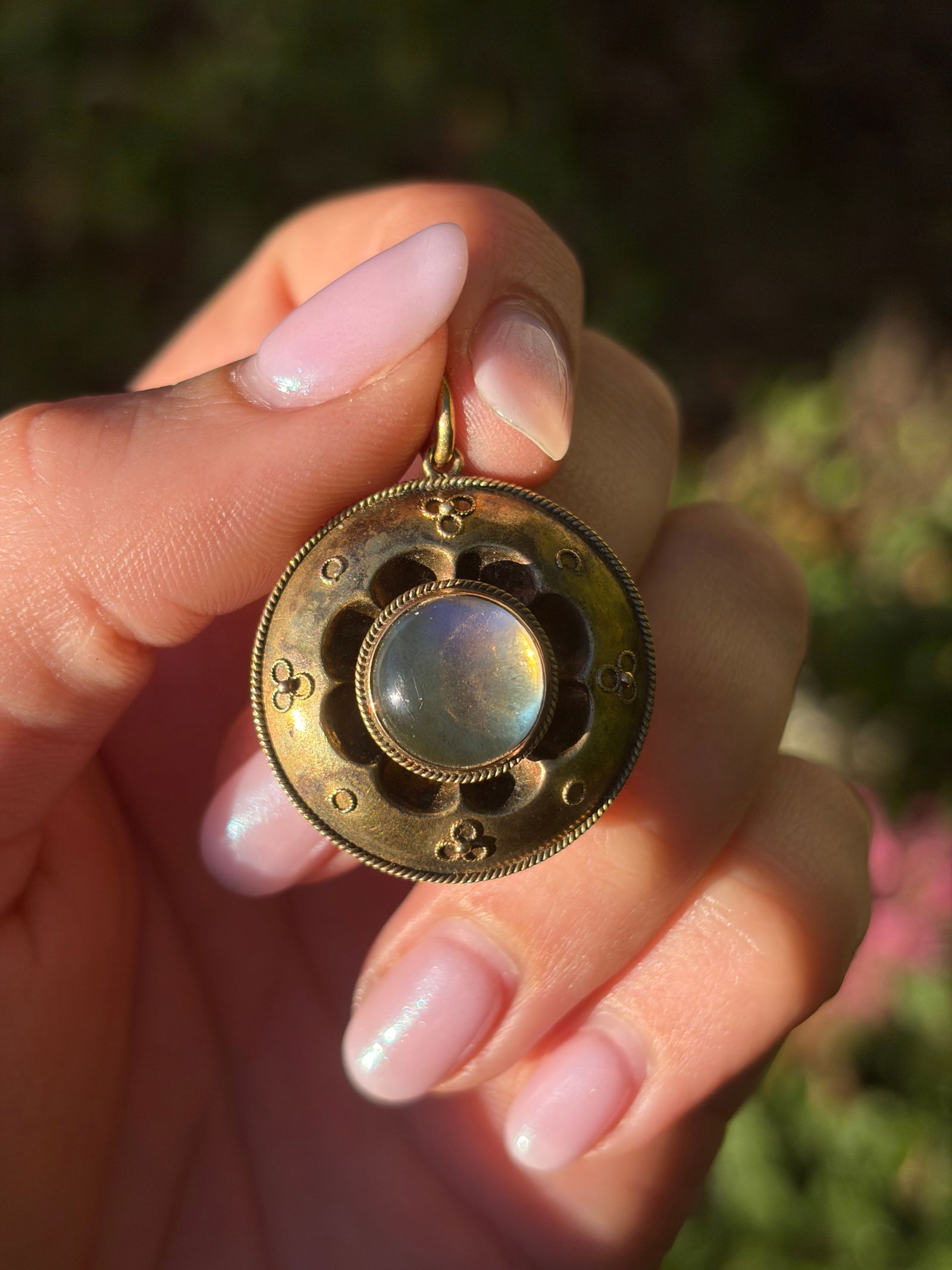 antique gold and moonstone round pretty pendant - victorian era - 8