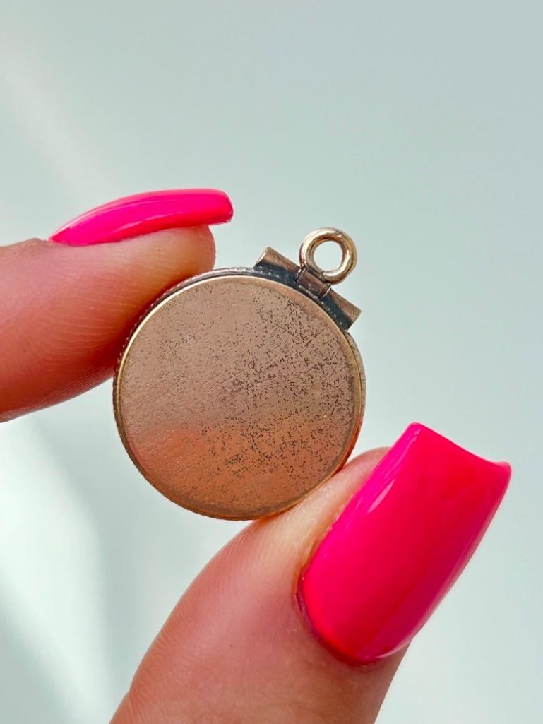 Antique Ornate Opening Locket Pendant: Antique Ornate Opening Locket Pendant charming opening locket measurements size 19mm x 24mm weight 5.20g materials USZ