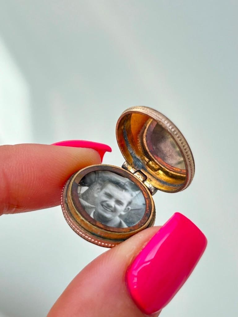 Antique Ornate Opening Locket Pendant - 3